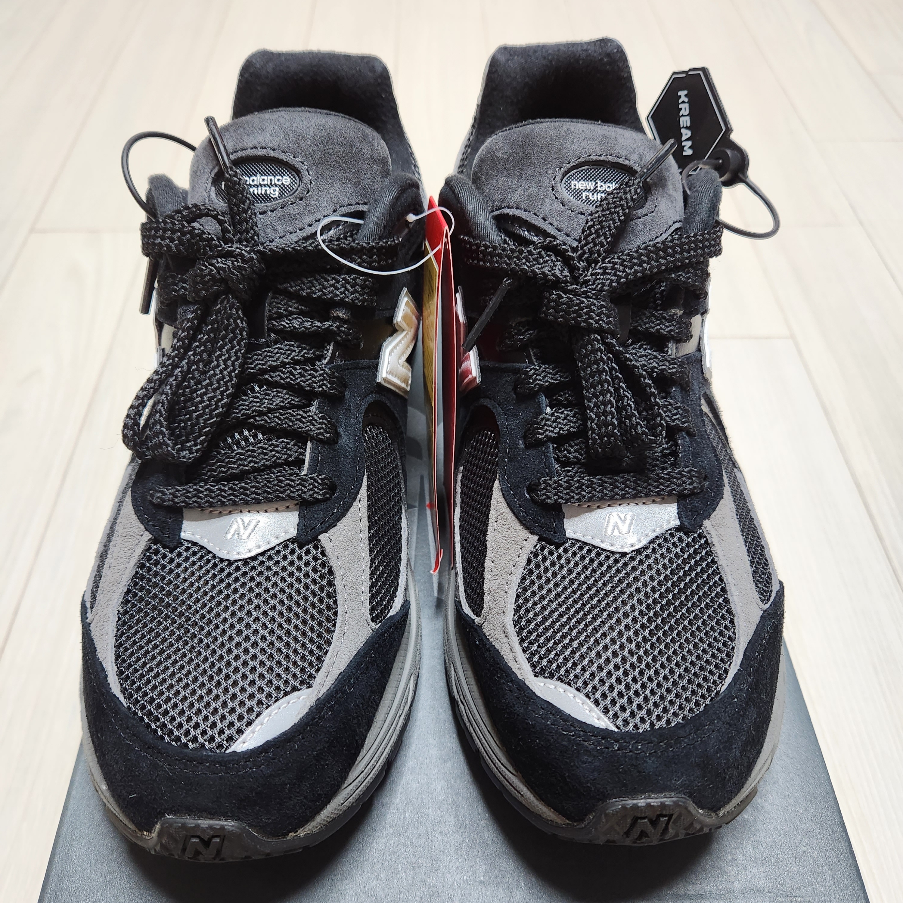 New Balance 2002R Black Dark Grey - JD Sports Exclusive 착용 스타일