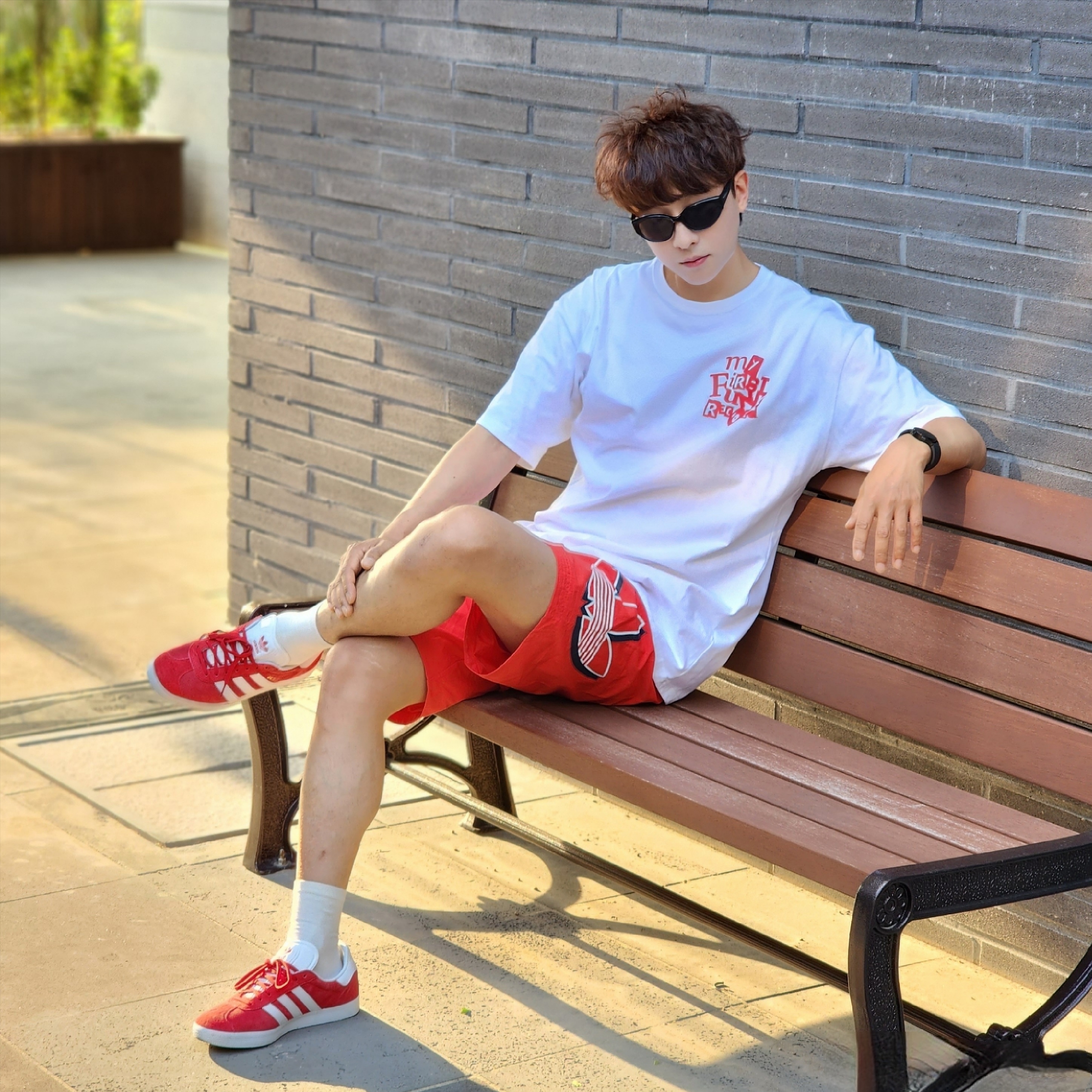 Adidas Gazelle Power Red 착용 스타일 - 2