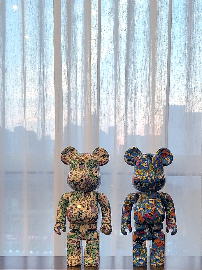 Bearbrick Steven Harrington Coastline 100% & 400% Set, Bearbrick x Steven Harrington Magic Hour 100% & 400% Set 착용 스타일