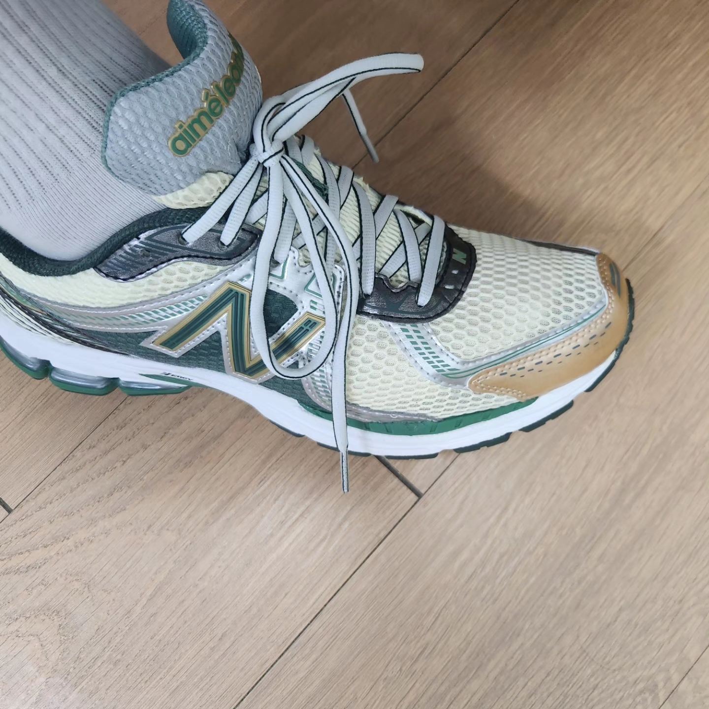 New Balance x Aime Leon Dore 860v2 Green 착용 스타일 - 2