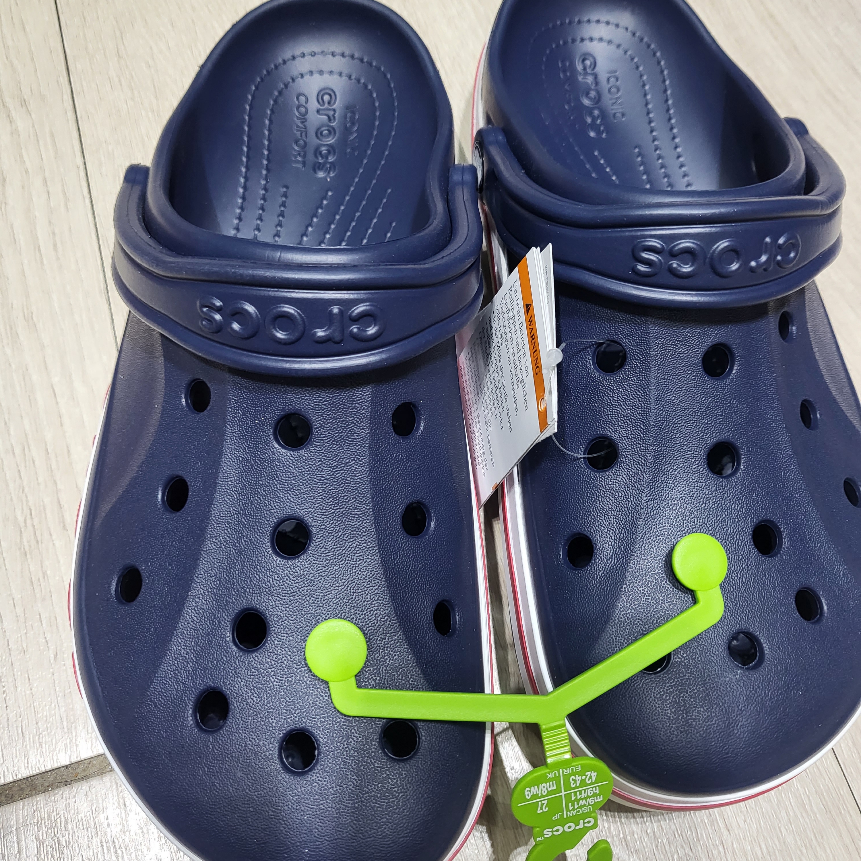 Crocs Bayaband Clog Navy Pepper 착용 스타일 - 1