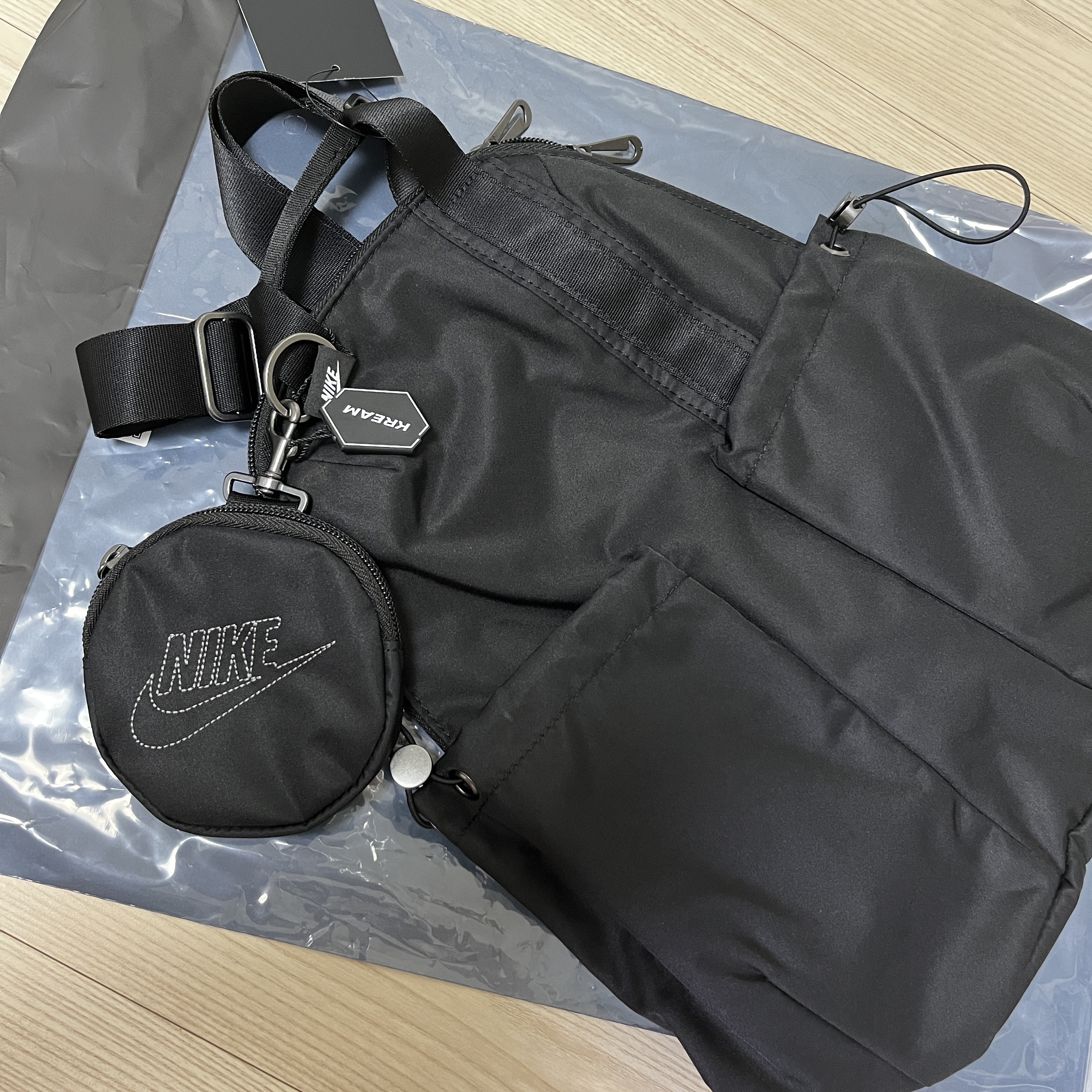 Nike Futura Luxe Mini Backpack Black 착용 스타일