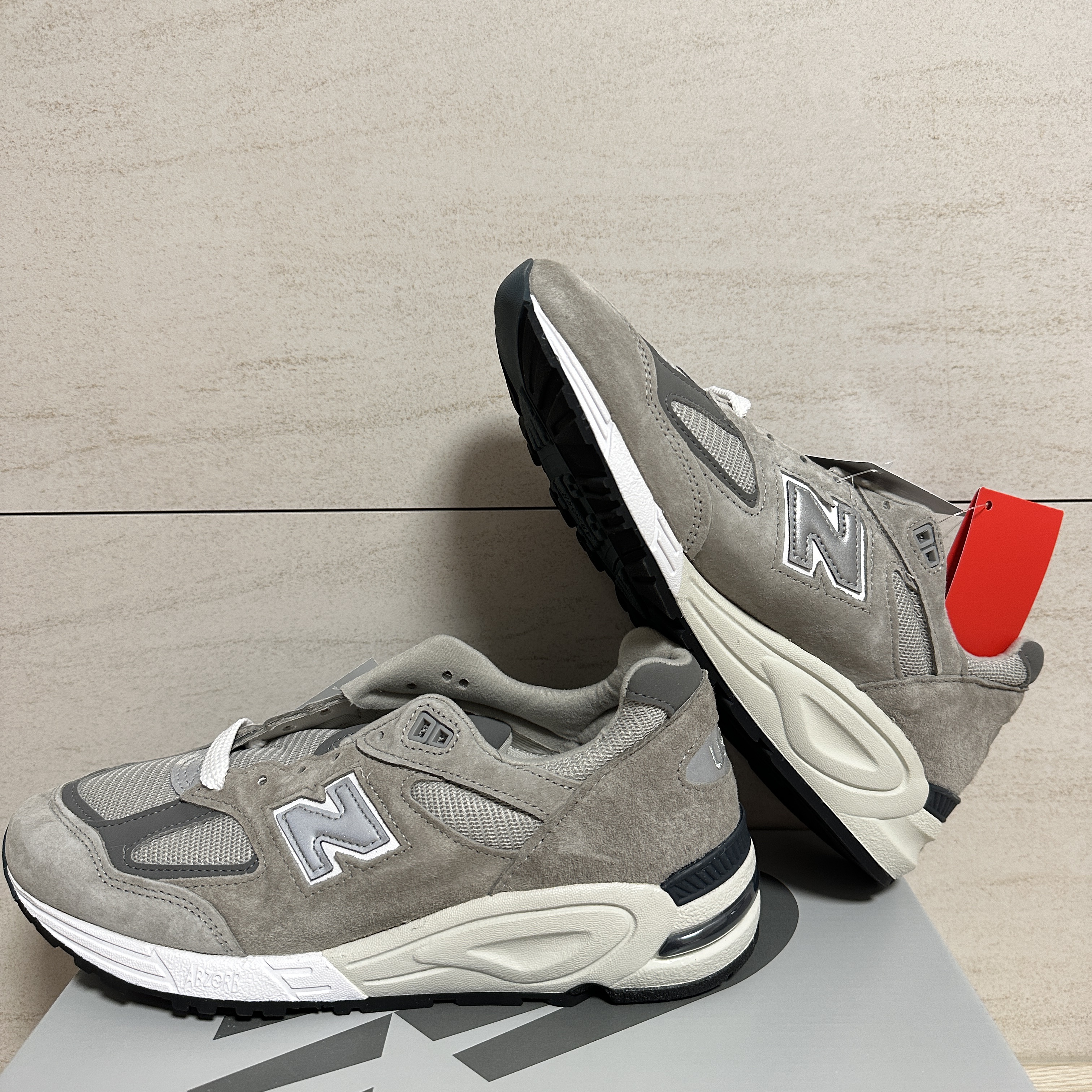 New Balance 990v2 Made in USA Grey 착용 스타일 - 2