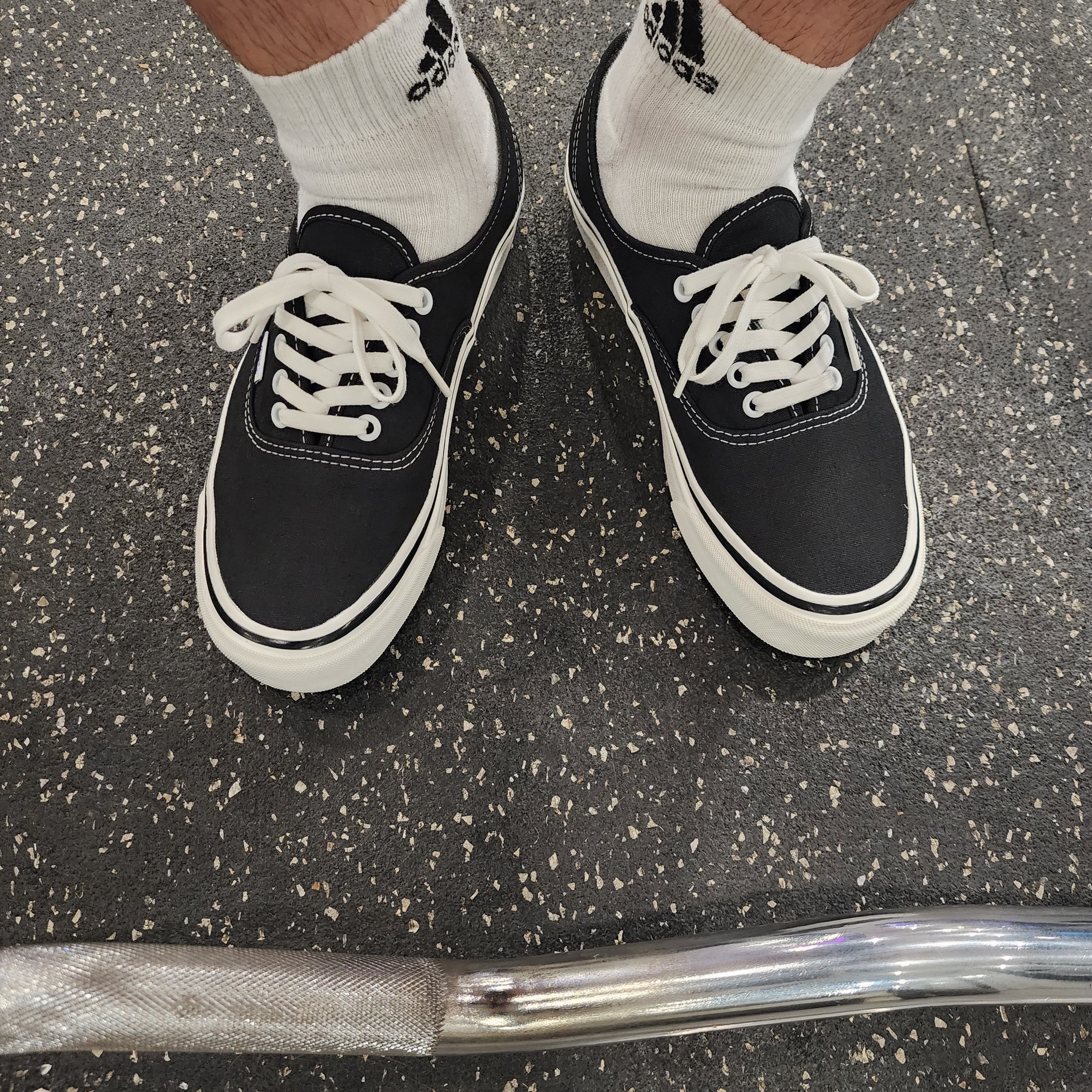 Vans Authentic 44 DX Anaheim Factory Black 착용 스타일