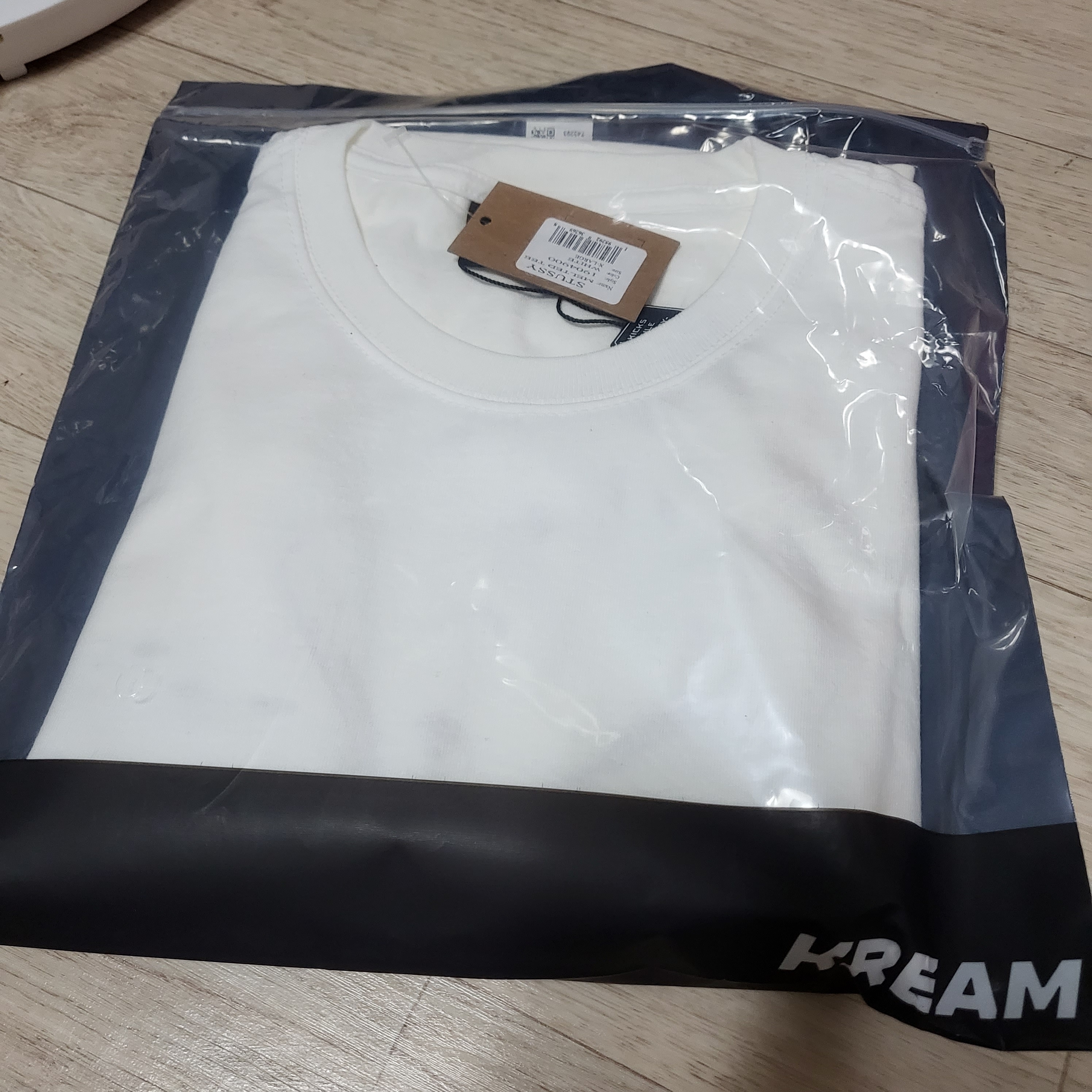 Stussy Melted T-Shirt White 착용 스타일 - 2