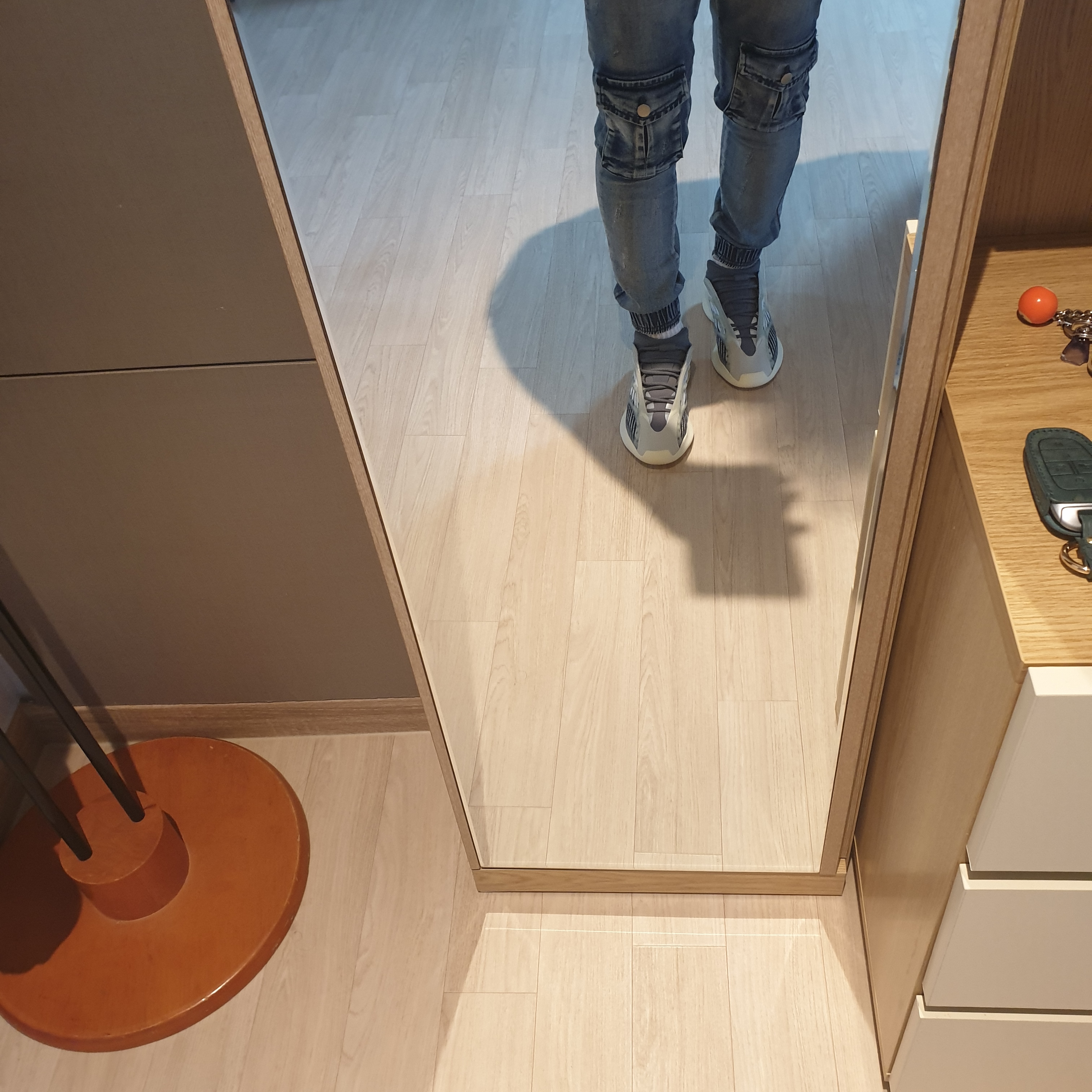 Adidas Yeezy 700 V3 Fade Salt 착용 스타일 - 2