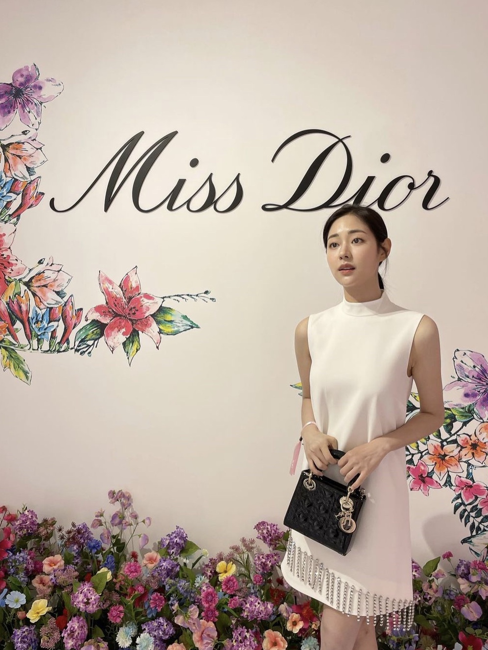 Dior Small Lady Bag Patent Cannage Calfskin Black Pale Gold 착용 스타일