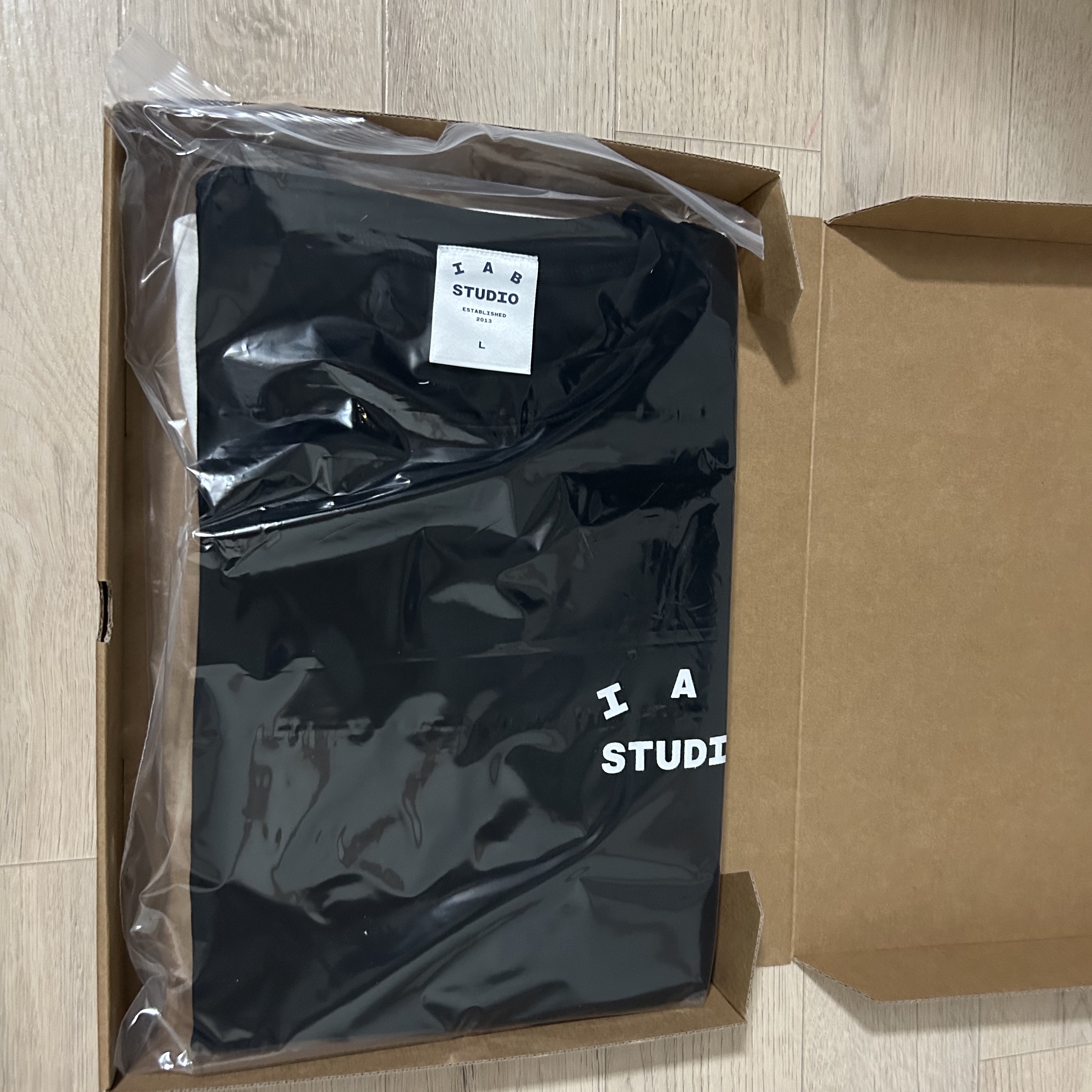 IAB Studio 10th Anniversary T-Shirts Pack White & Black (2 Pack), IAB Studio 10th Anniversary T-Shirt White 착용 스타일 - 3