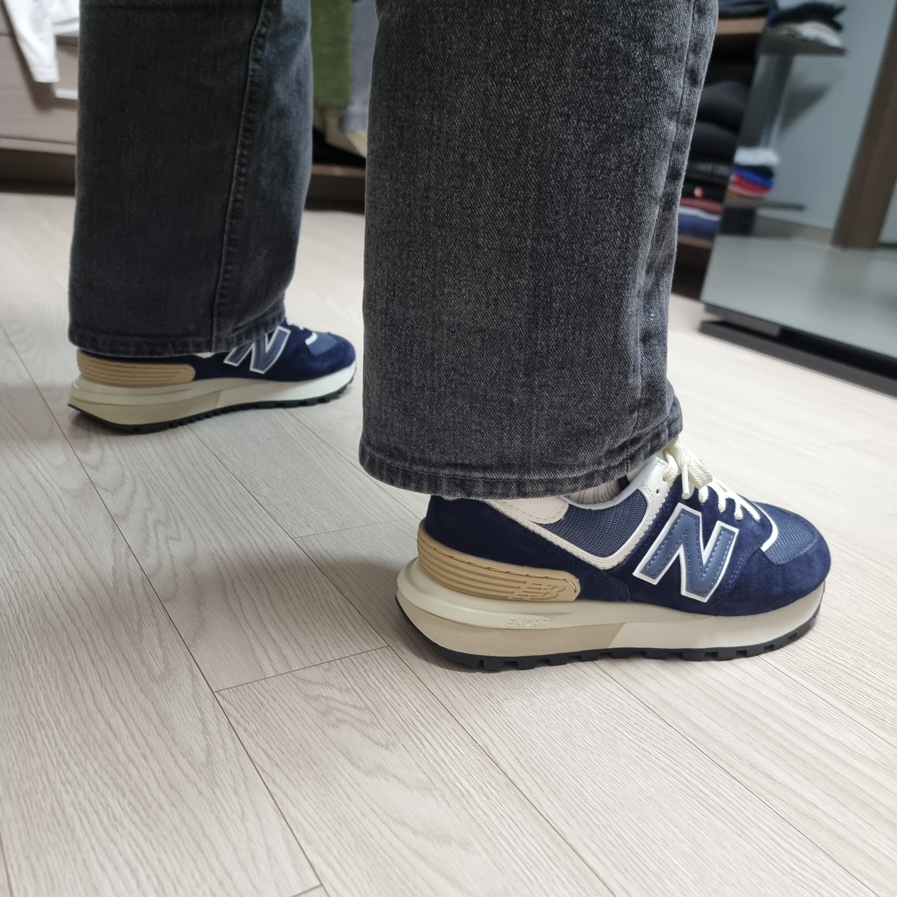 New Balance 574 Legacy Navy 착용 스타일