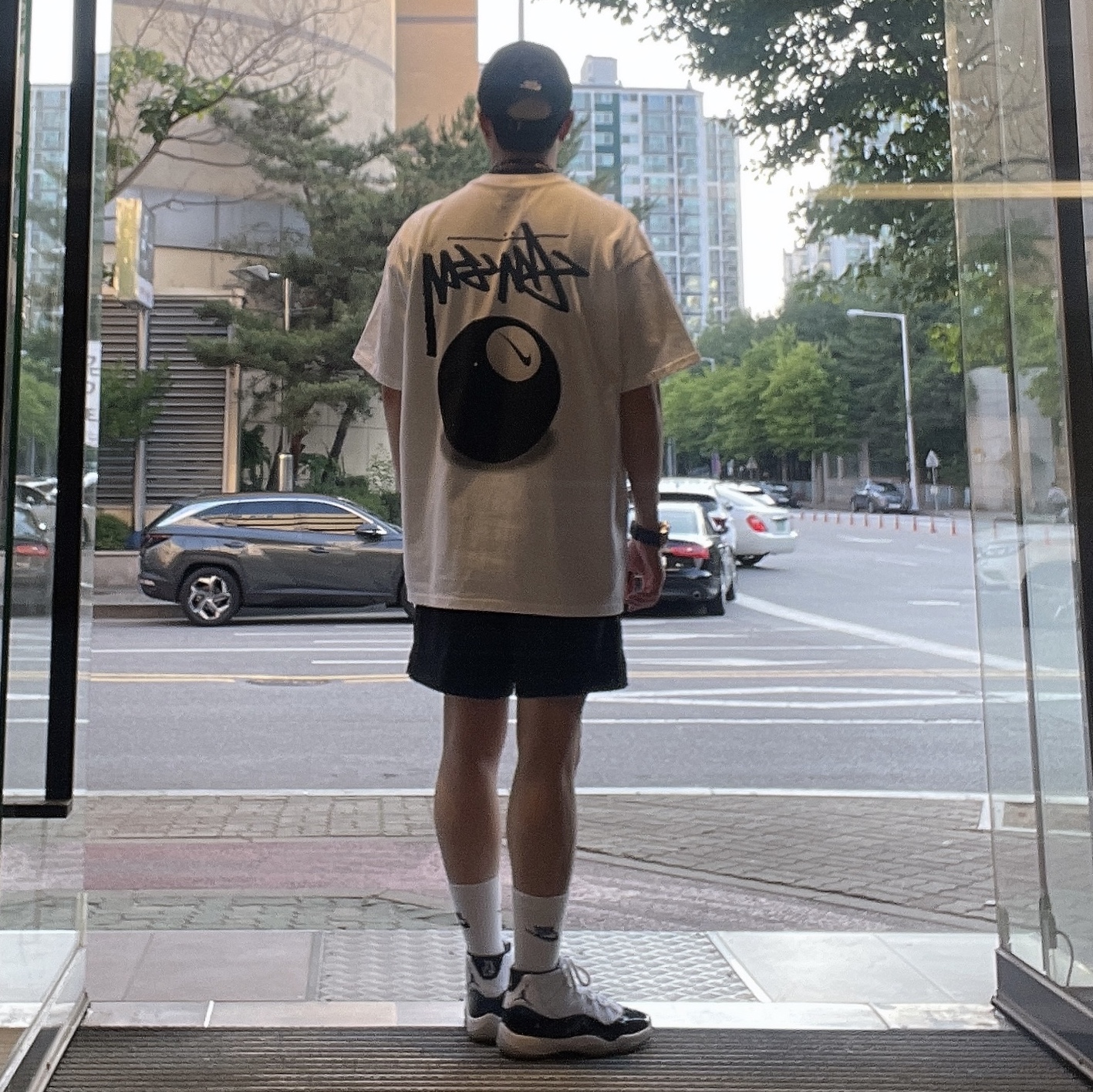 Jordan 11 Retro Concord 2018, Nike x Stussy NRG FL SS 8 Ball T-Shirt White (DO9322-100) 착용 스타일