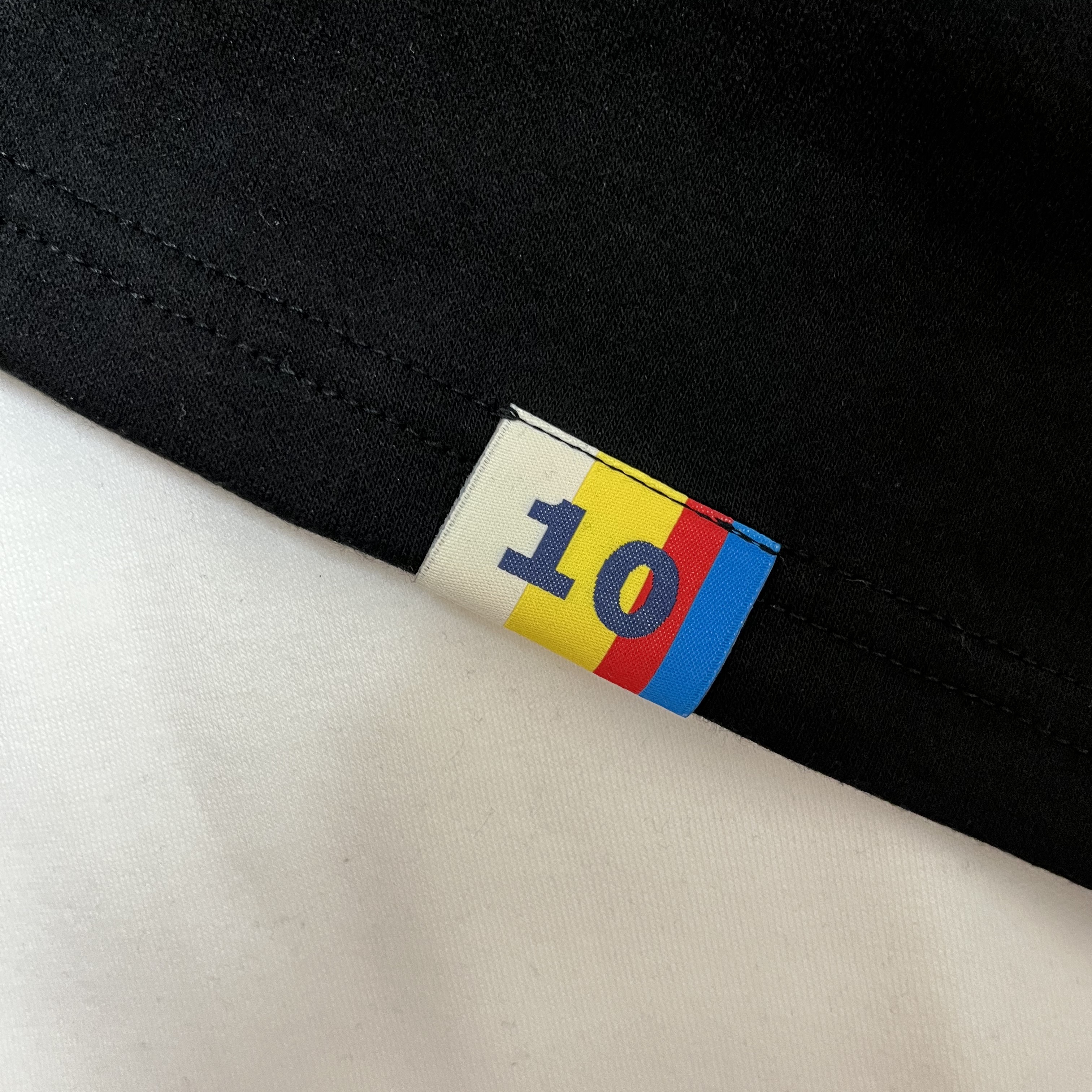 IAB Studio 10th Anniversary T-Shirts Pack White & Black (2 Pack) 착용 스타일 - 2