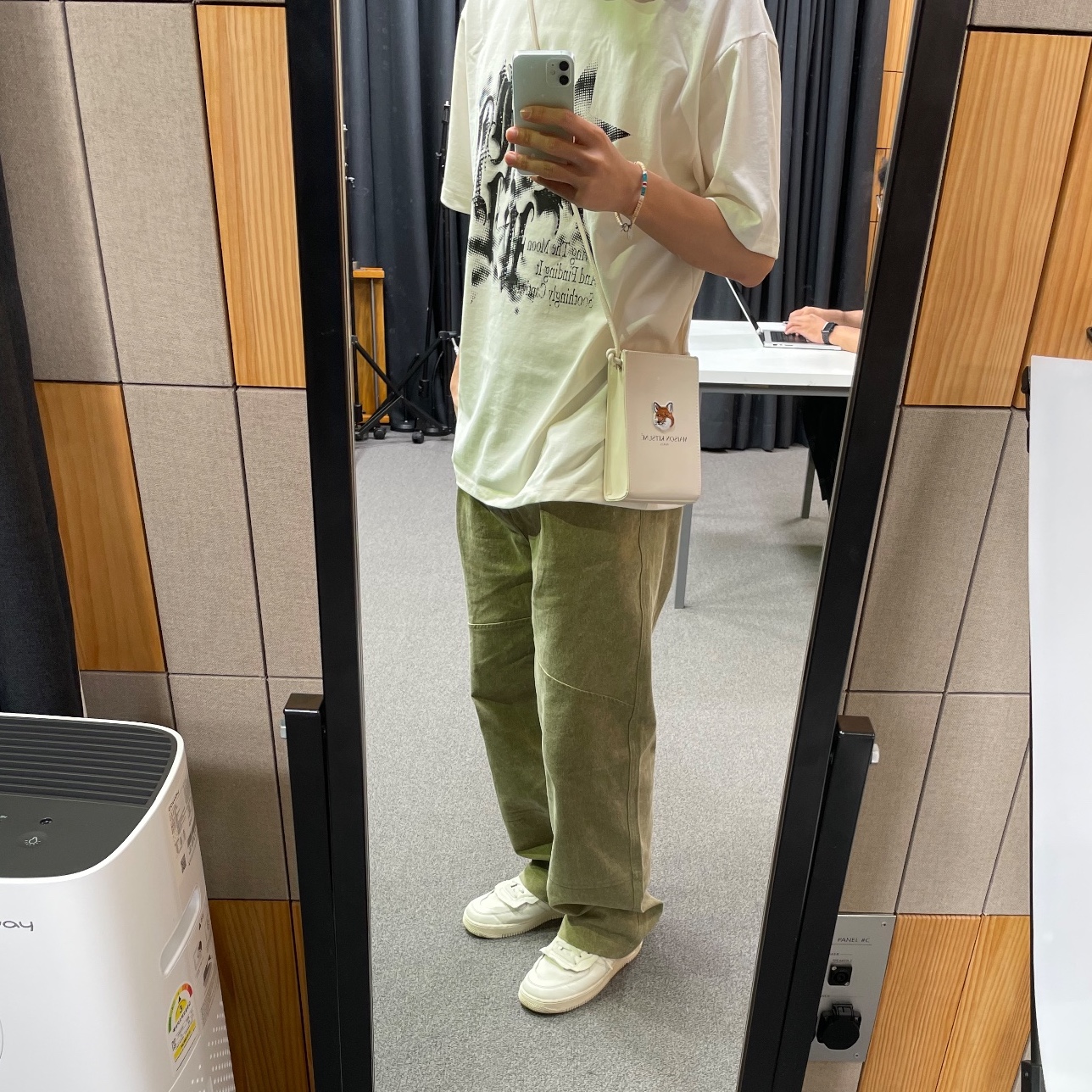 Maison Kitsune x Laneige Crossbody Bag, Nike x Comme des Garcons Homme Plus Air Force Mid White 착용 스타일