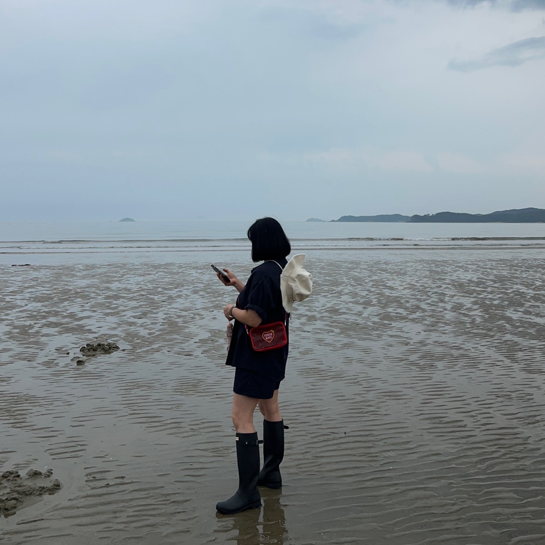 (W) Hunter Original Tall Rain Boots Black, Jacquemus Le Bob Artichaut Bucket Hat Off White 착용 스타일