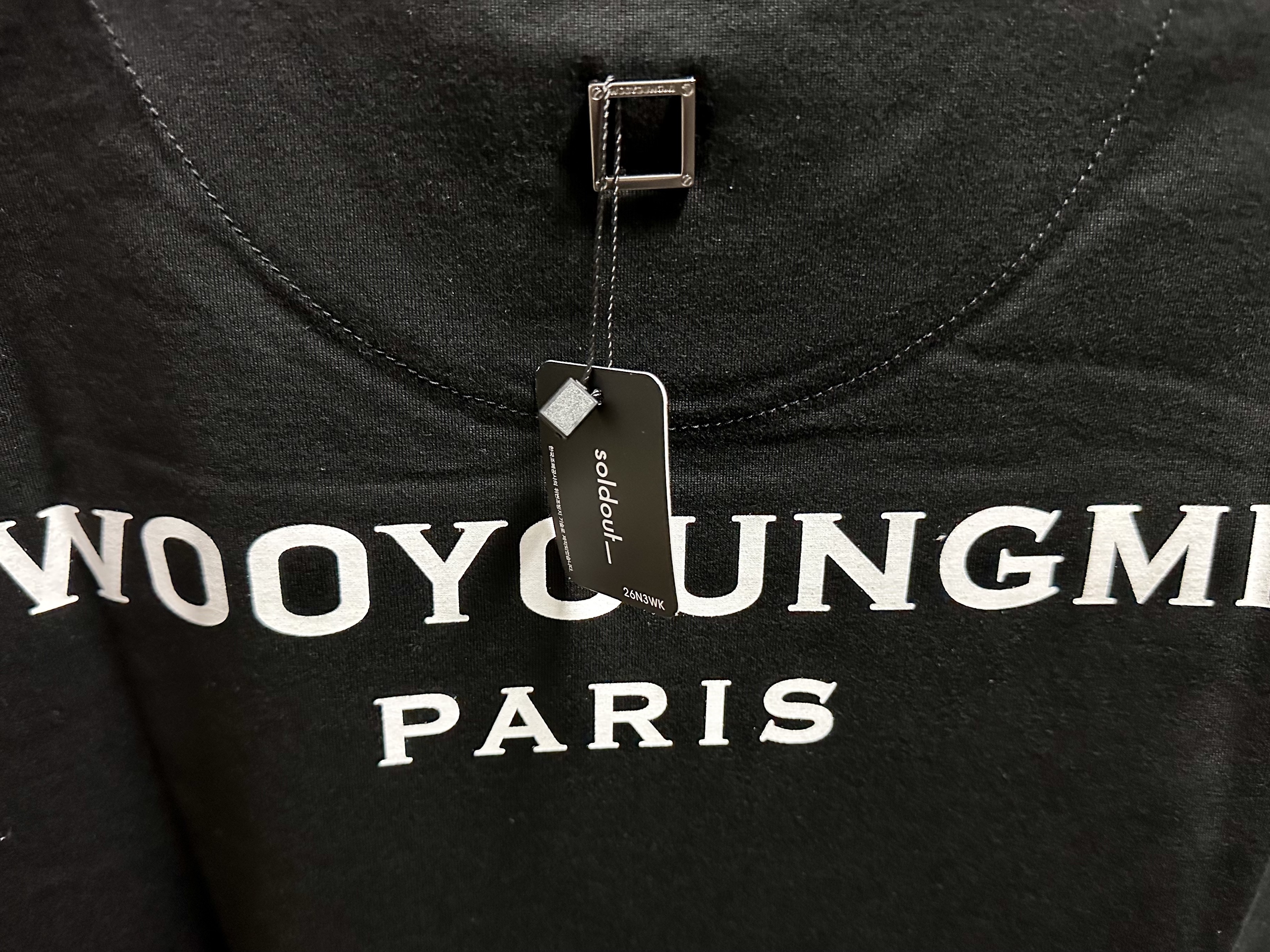Wooyoungmi White Back Logo T-Shirt Black - 22FW 착용 스타일 - 3
