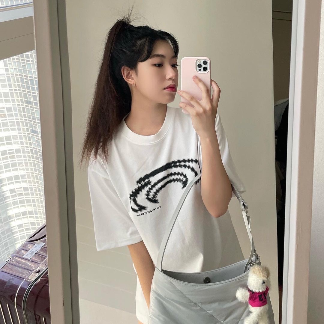 Art of Field Big Symbol Short Sleeve T-Shirt White, Art of Field Big Symbol Short Sleeve T-Shirt Pink 착용 스타일