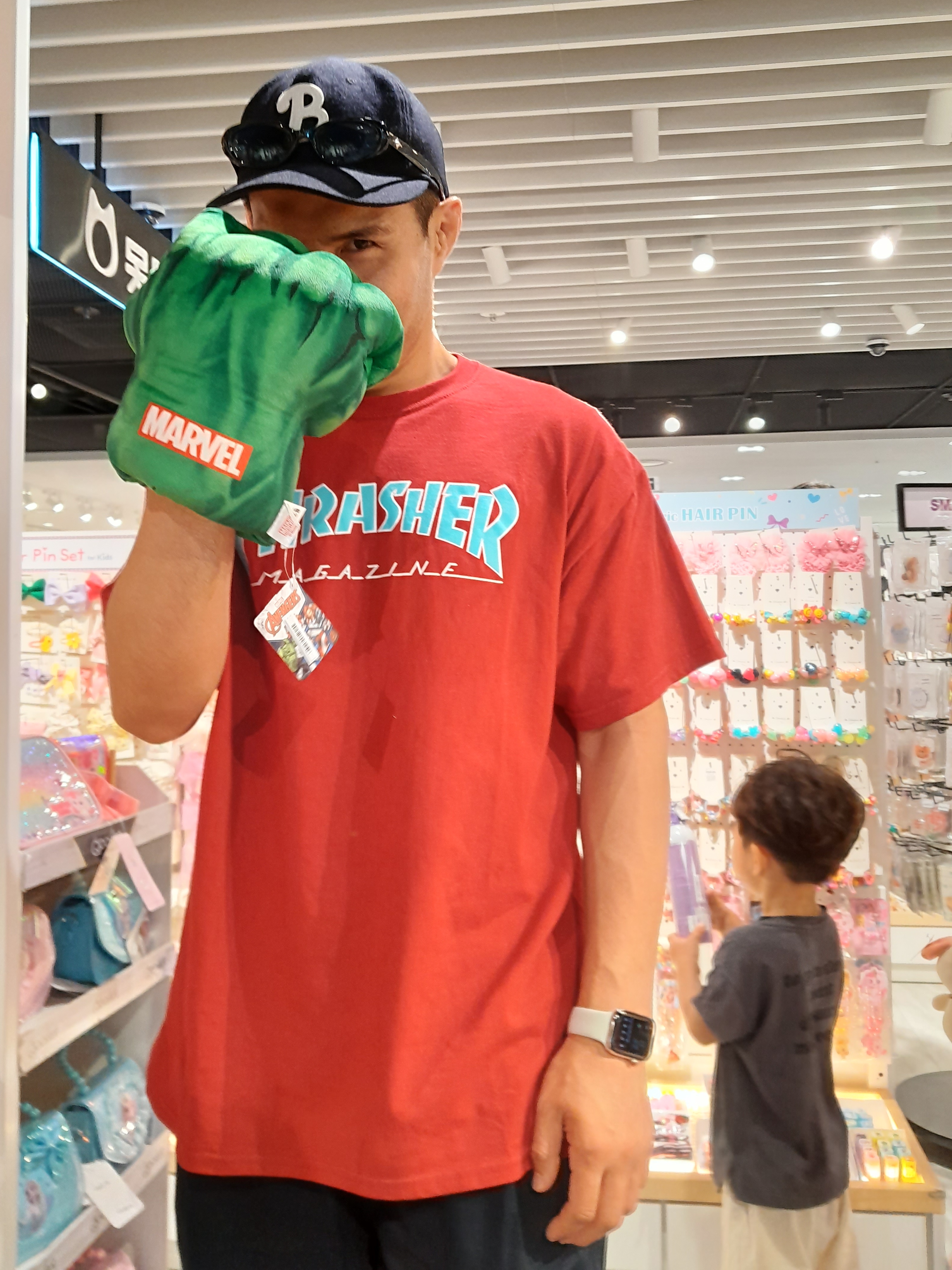 Thrasher Outlined T-Shirts Cardinal 착용 스타일
