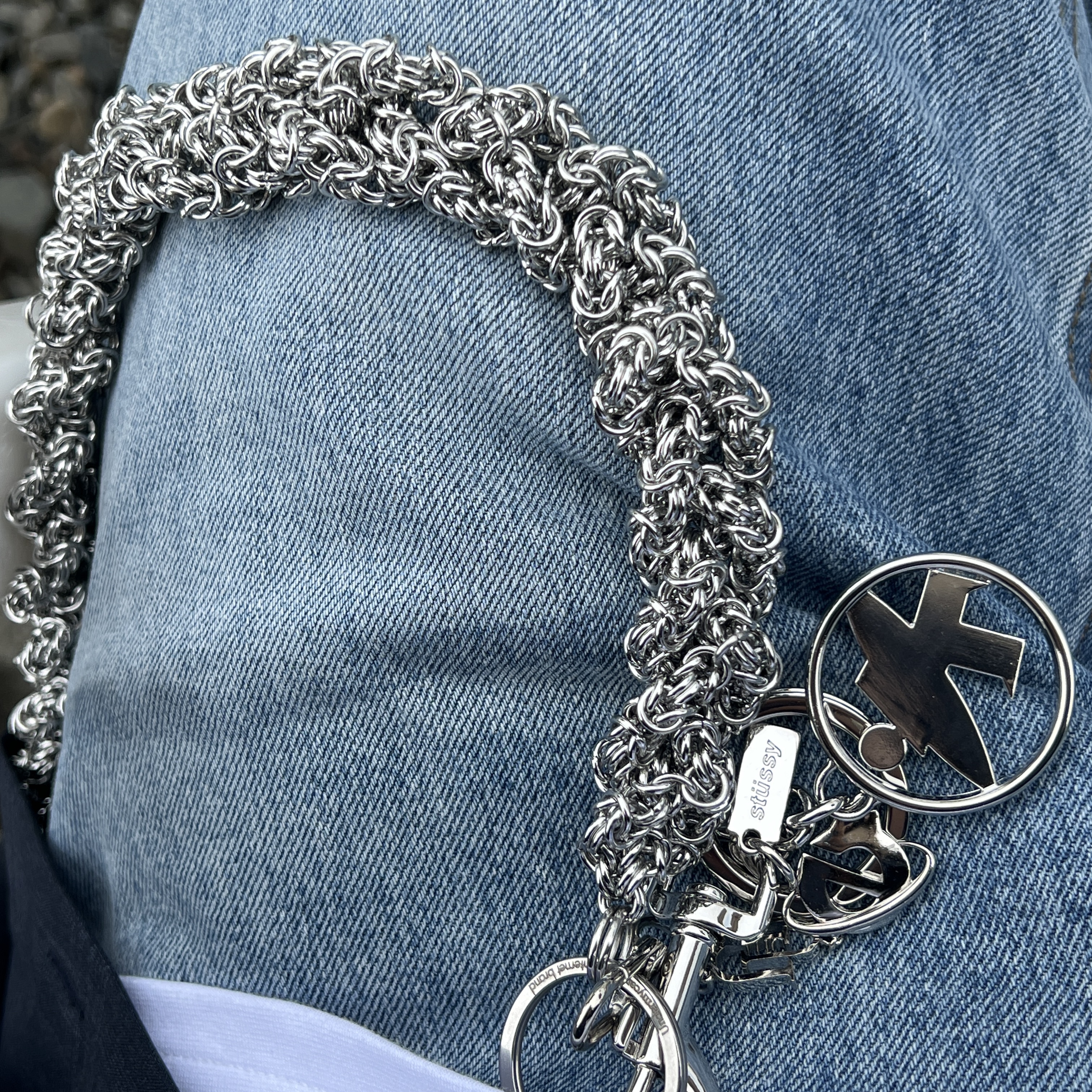 Stussy Surfman Keychain Silver, Undermycar Leachianus Multiple Tangles Double Logo Chain Down Blue - 23SS 착용 스타일