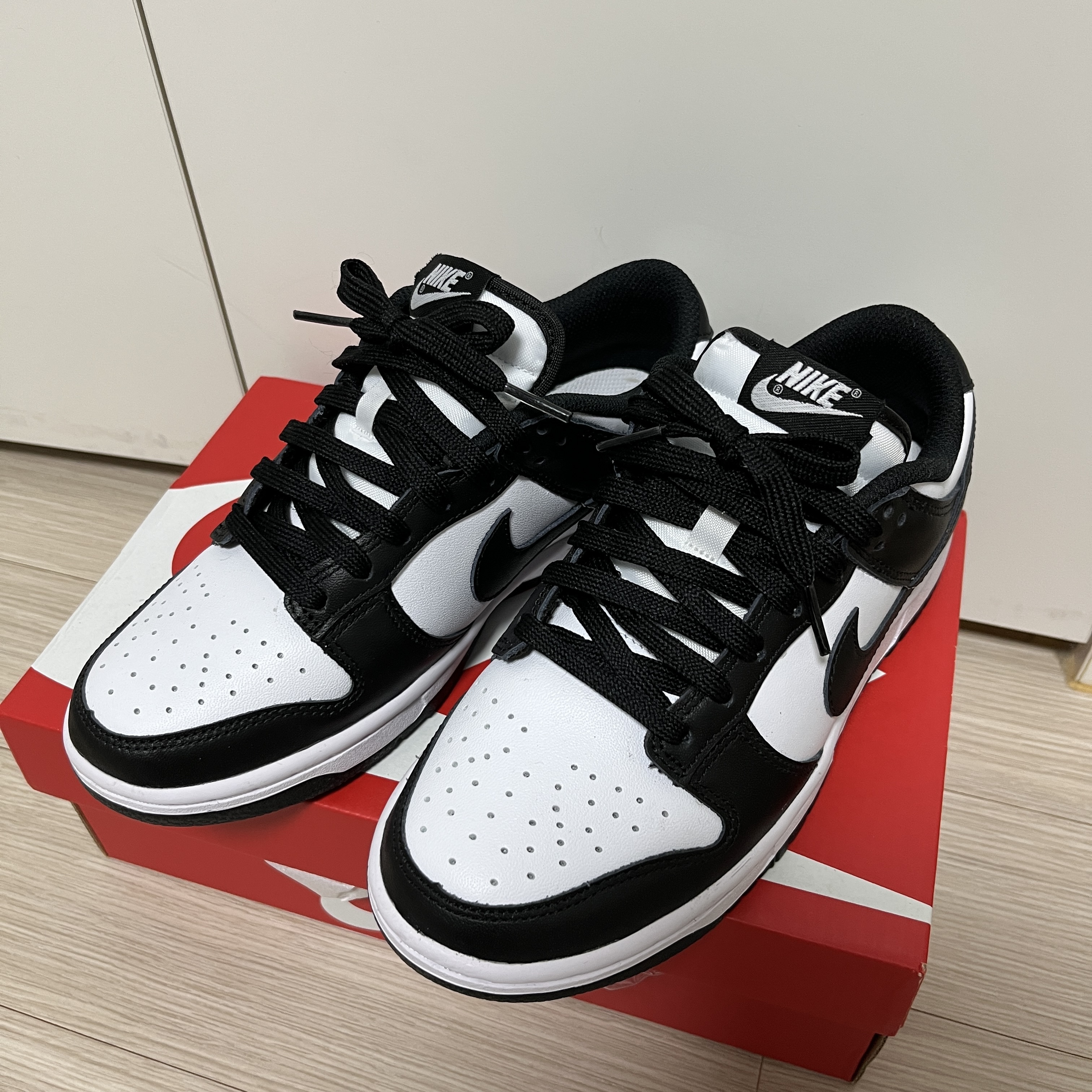 (W) Nike Dunk Low Black 착용 스타일 - 1