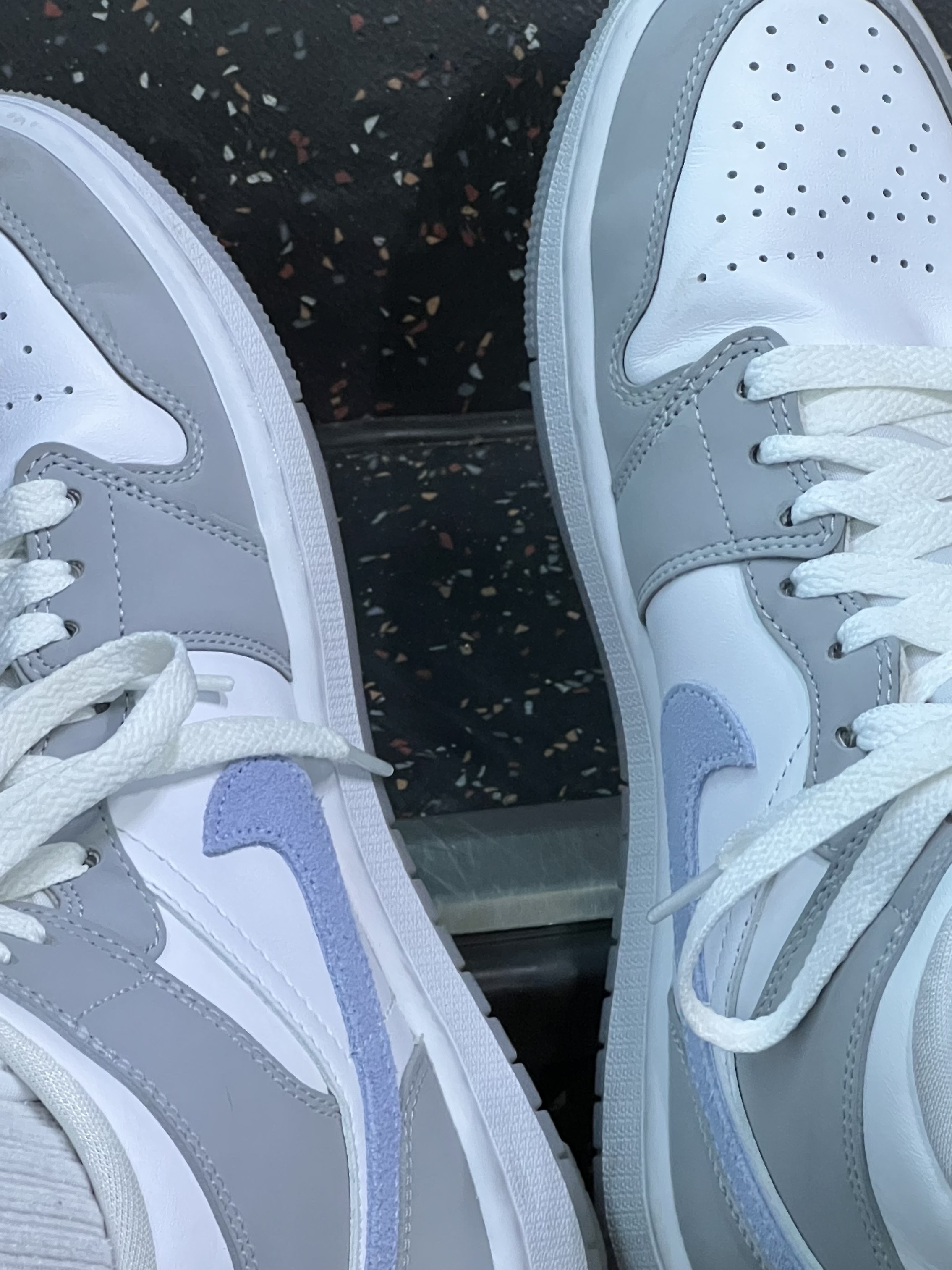 (W) Jordan 1 Mid Wolf Grey 착용 스타일 - 1