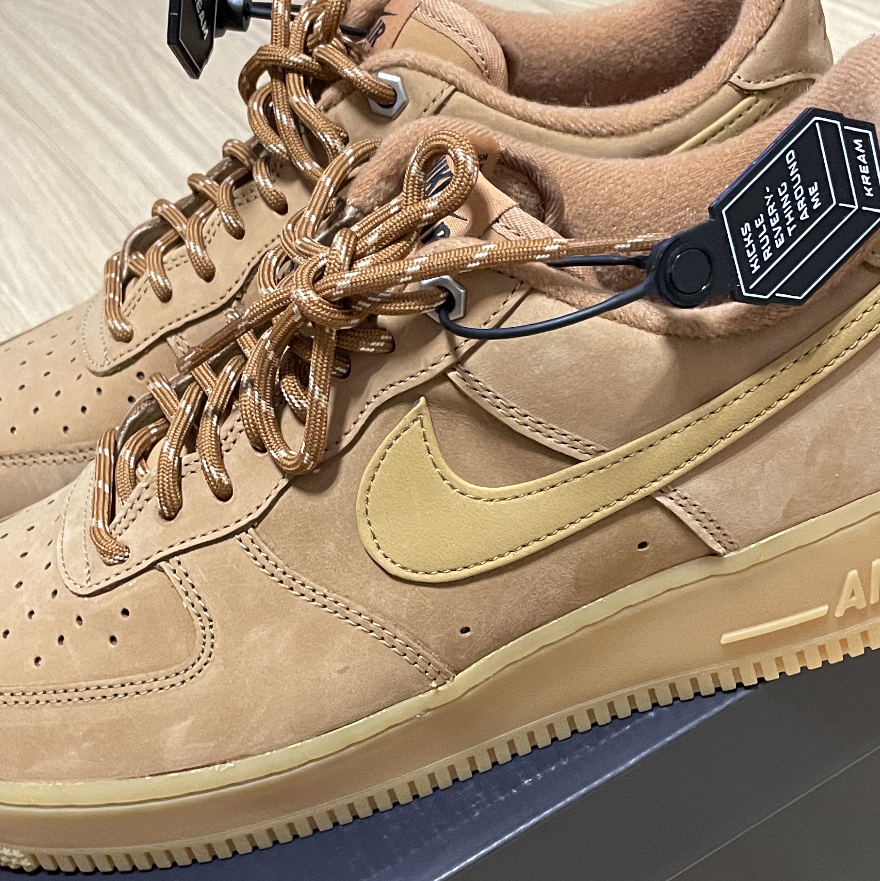 Nike Air Force 1 '07 WB Flax 착용 스타일