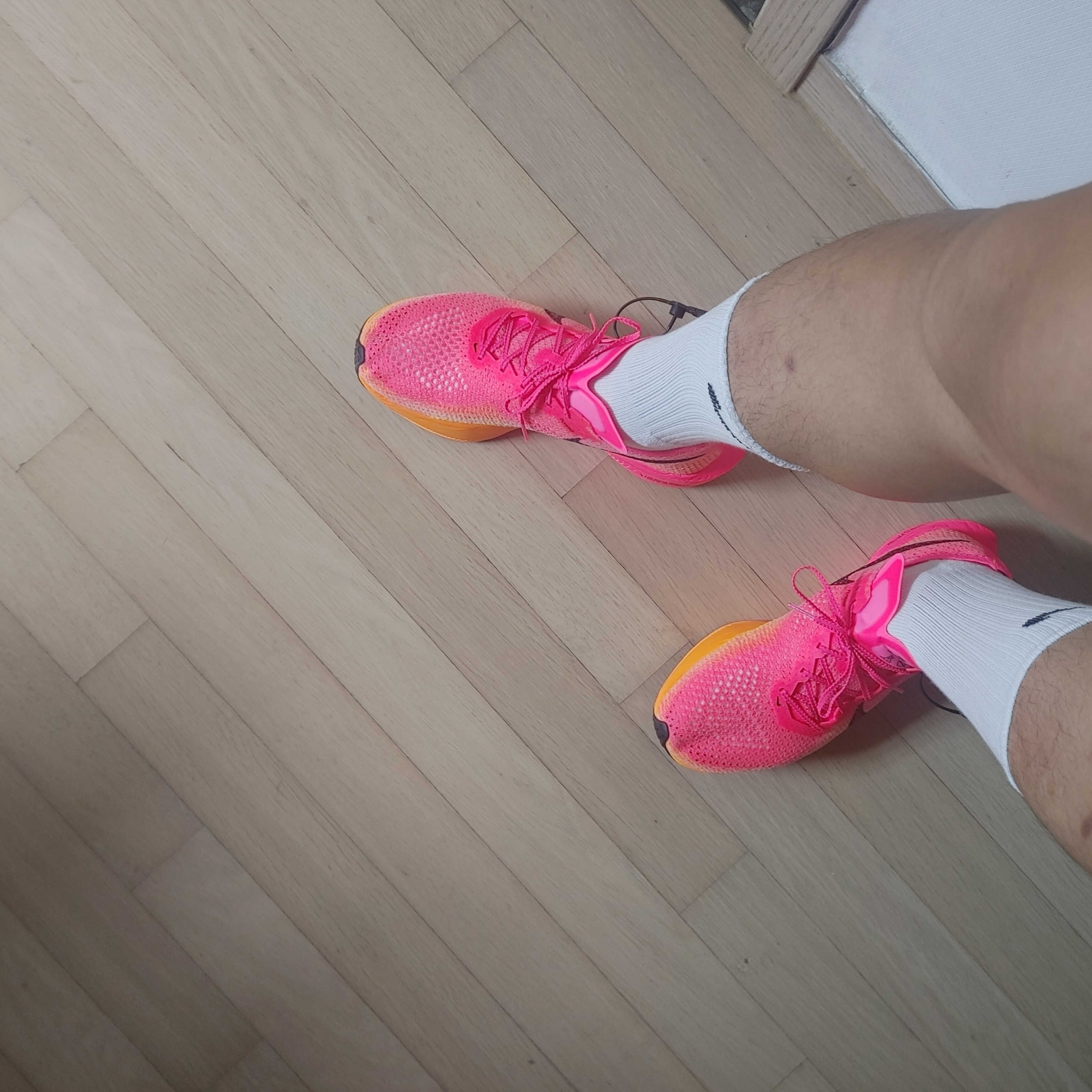 Nike ZoomX Vaporfly Next% 3 Hyper Pink 착용 스타일 - 1