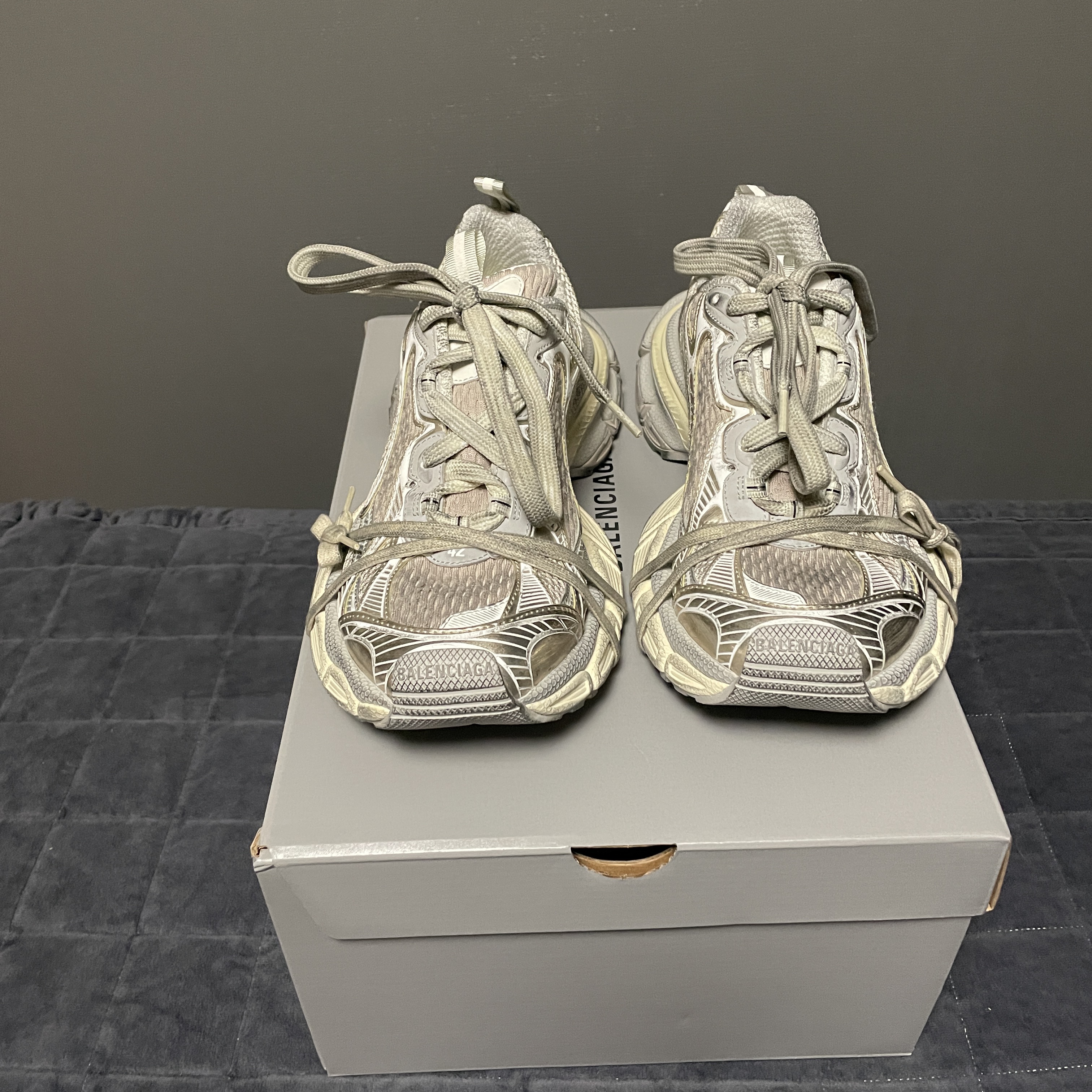 Balenciaga 3XL Sneakers Light Beige 착용 스타일 - 1
