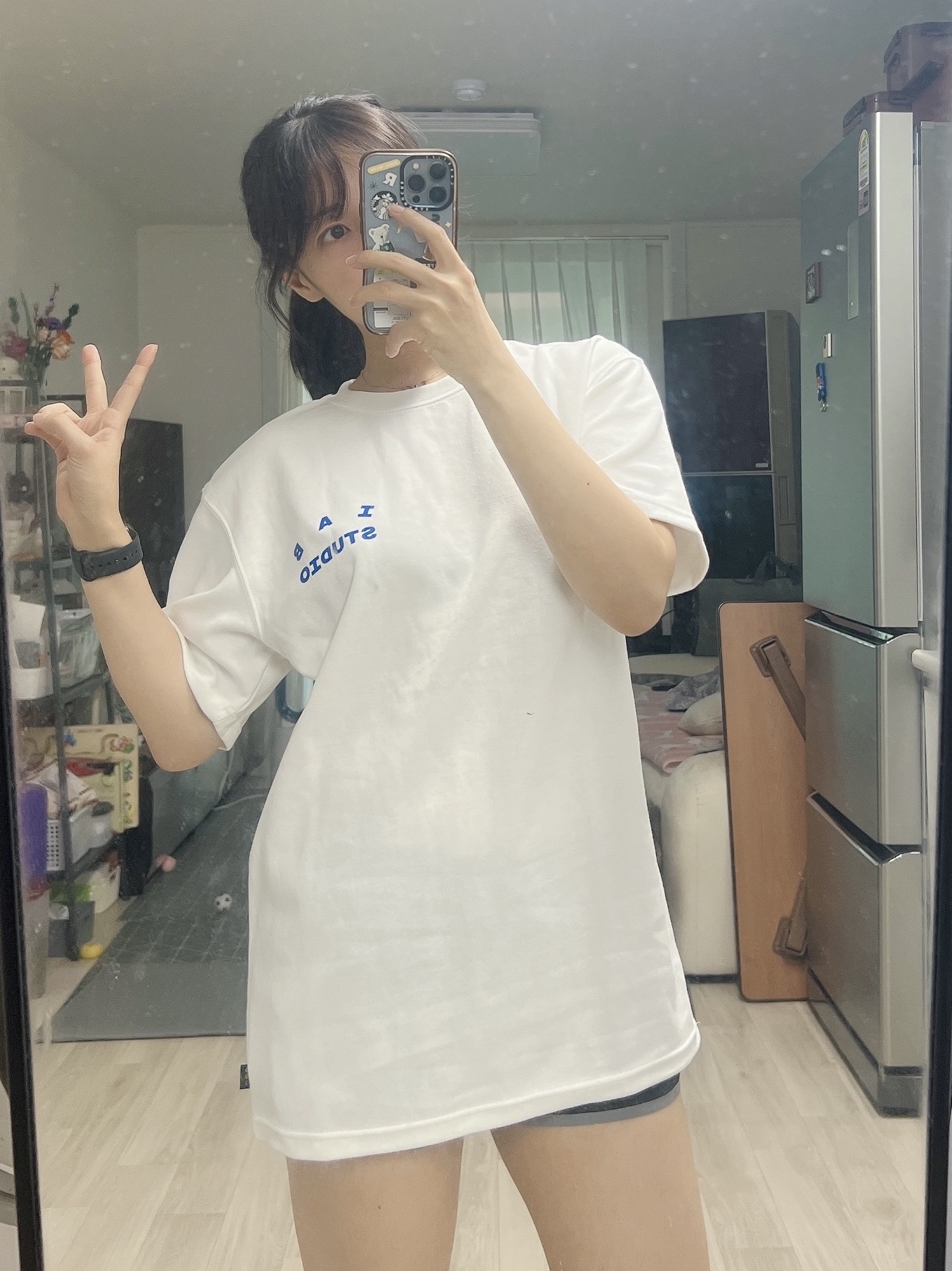IAB Studio 10th Anniversary T-Shirts Pack White & Black (2 Pack) 착용 스타일 - 3