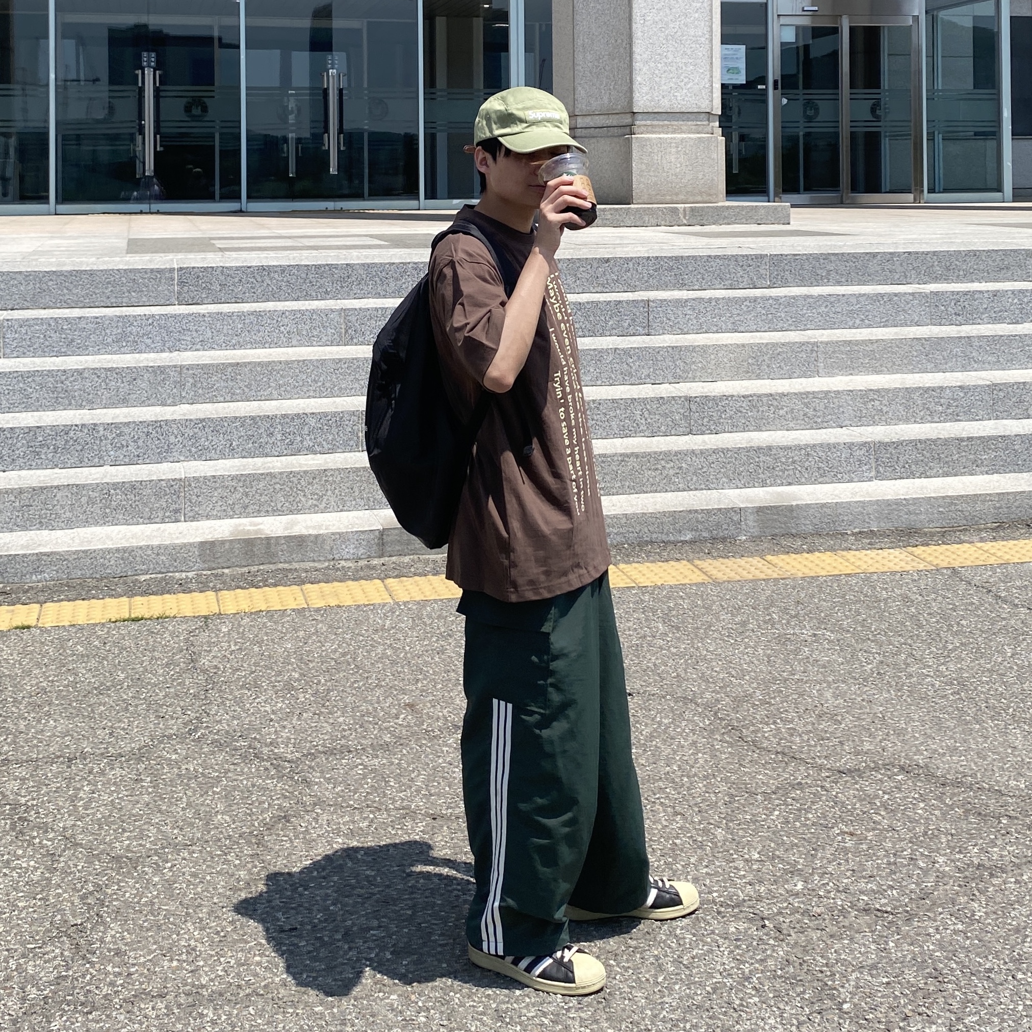 Supreme Washed Chino Twill Camp Cap Black, Supreme Washed Chino Twill Camp Cap Olive - 23SS 착용 스타일 - 1