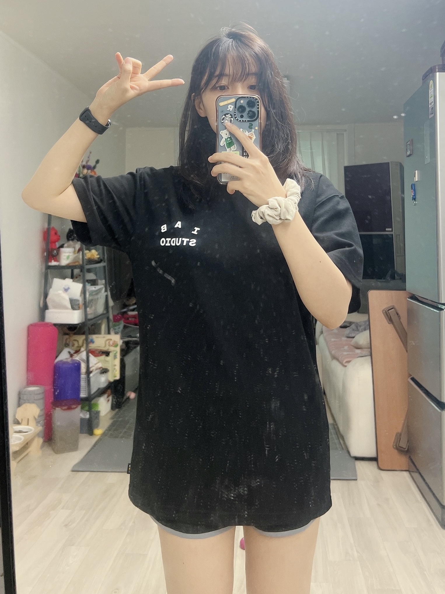 IAB Studio 10th Anniversary T-Shirts Pack White & Black (2 Pack) 착용 스타일 - 1