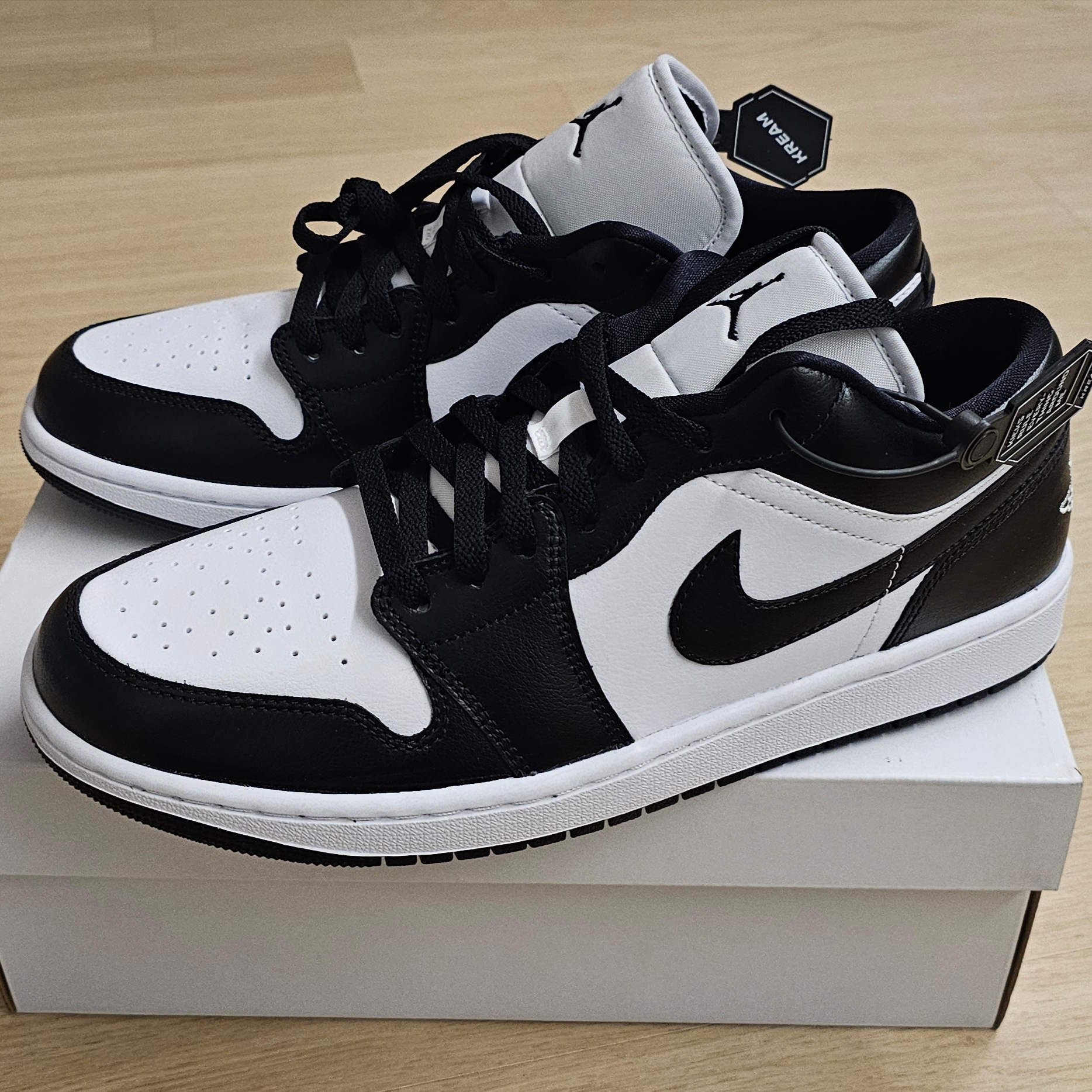(W) Jordan 1 Low Black and White 착용 스타일