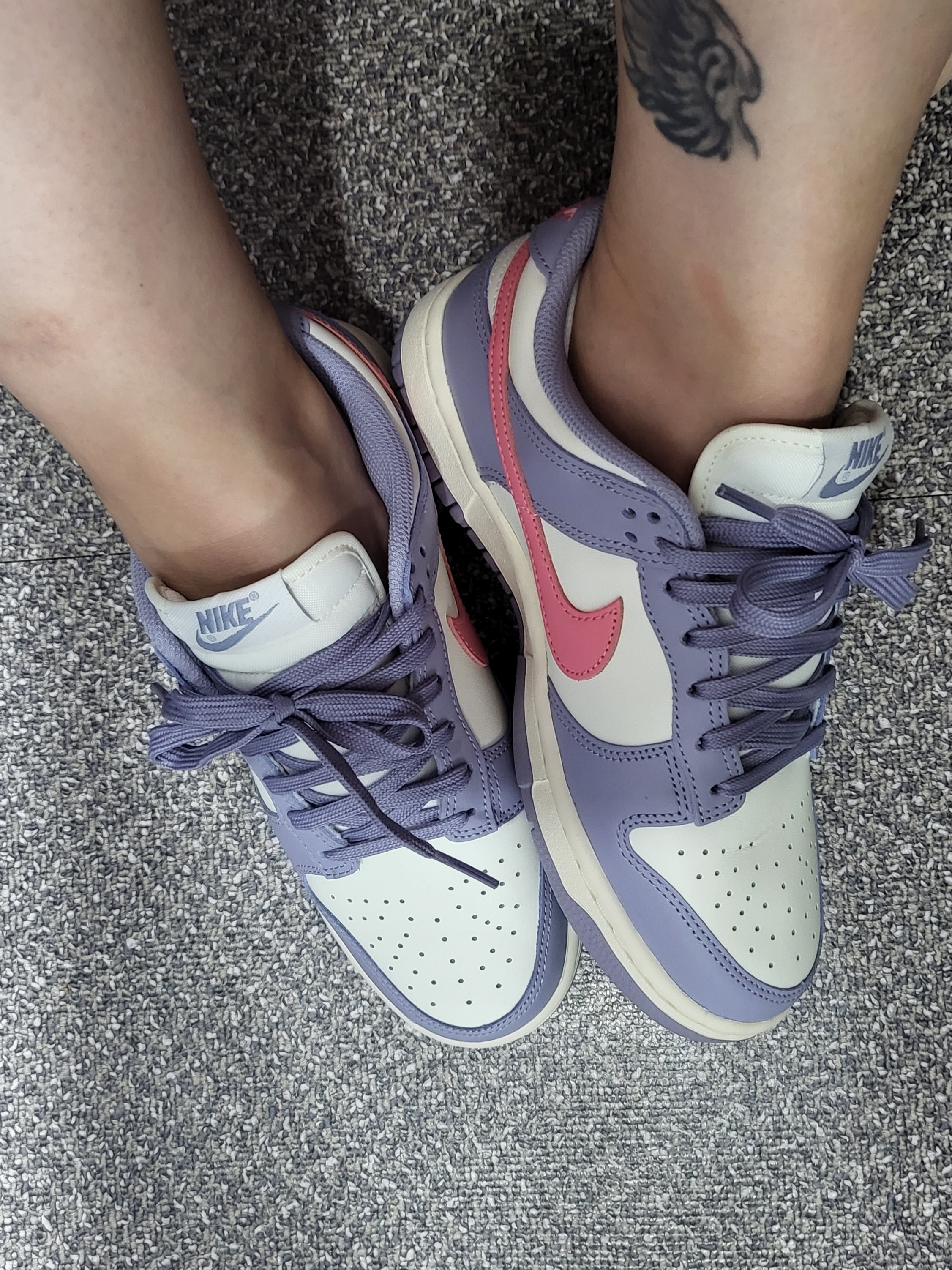 (W) Nike Dunk Low Indigo Haze Coral Chalk 착용 스타일 - 3