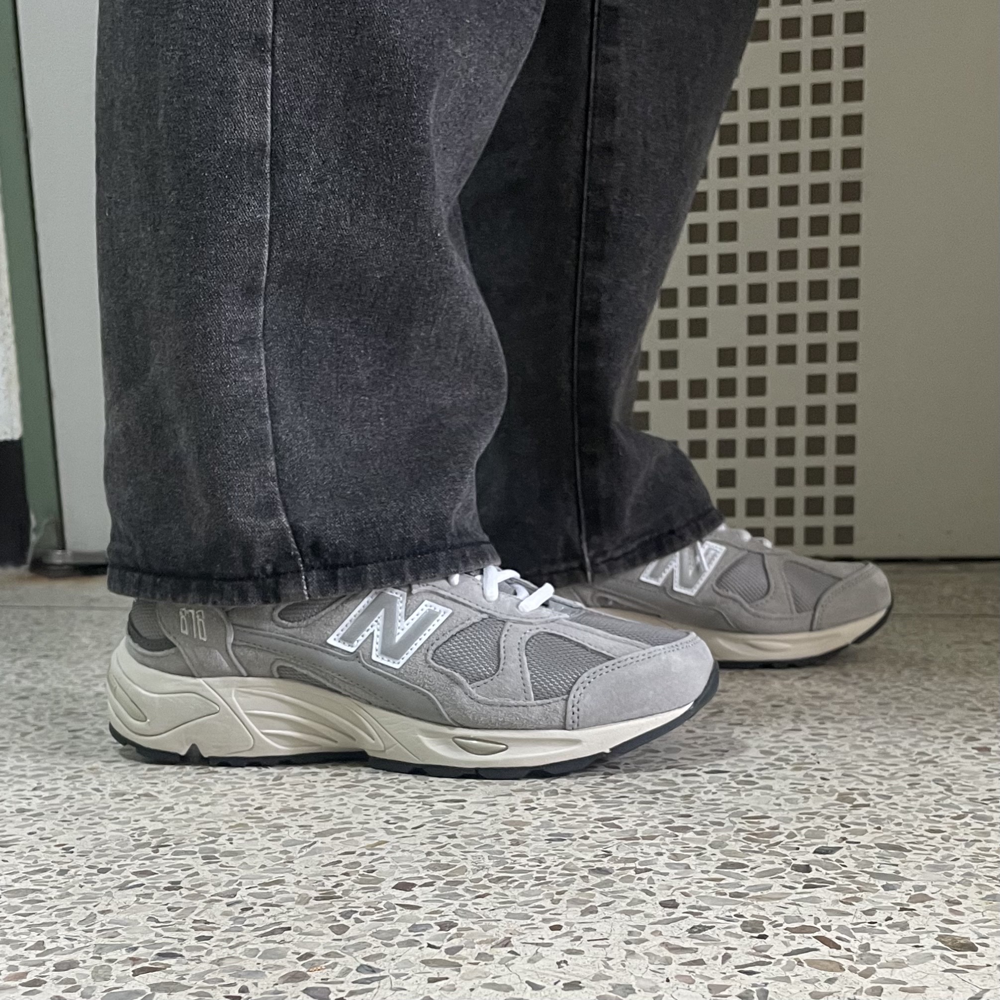 New Balance 878 Gray 착용 스타일
