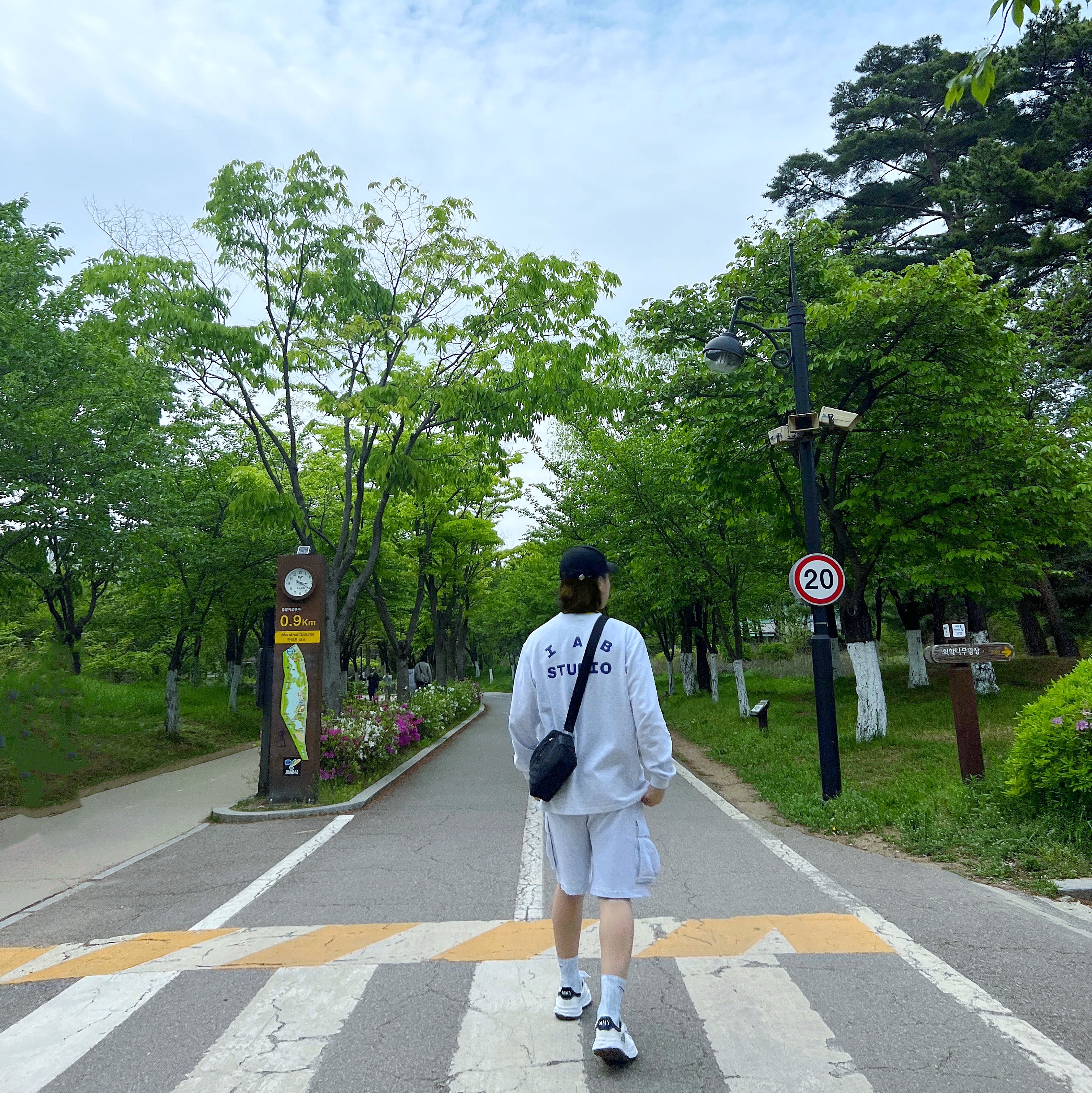 IAB Studio Long Sleeve Light Gray, Maison Mihara Yasuhiro Blakey OG Sole Canvas Low-top Sneakers White 착용 스타일