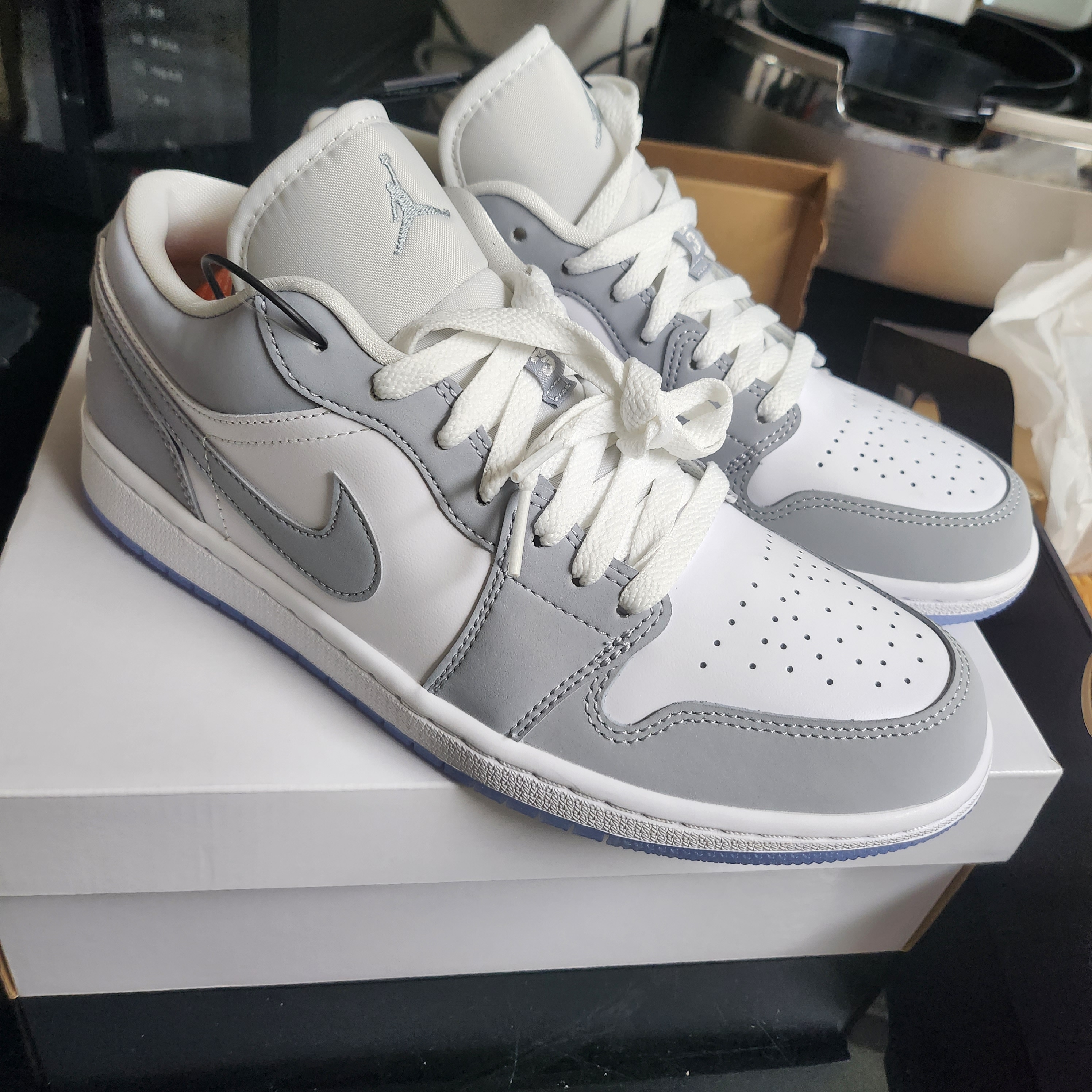 (W) Jordan 1 Low White Wolf Grey 착용 스타일 - 2