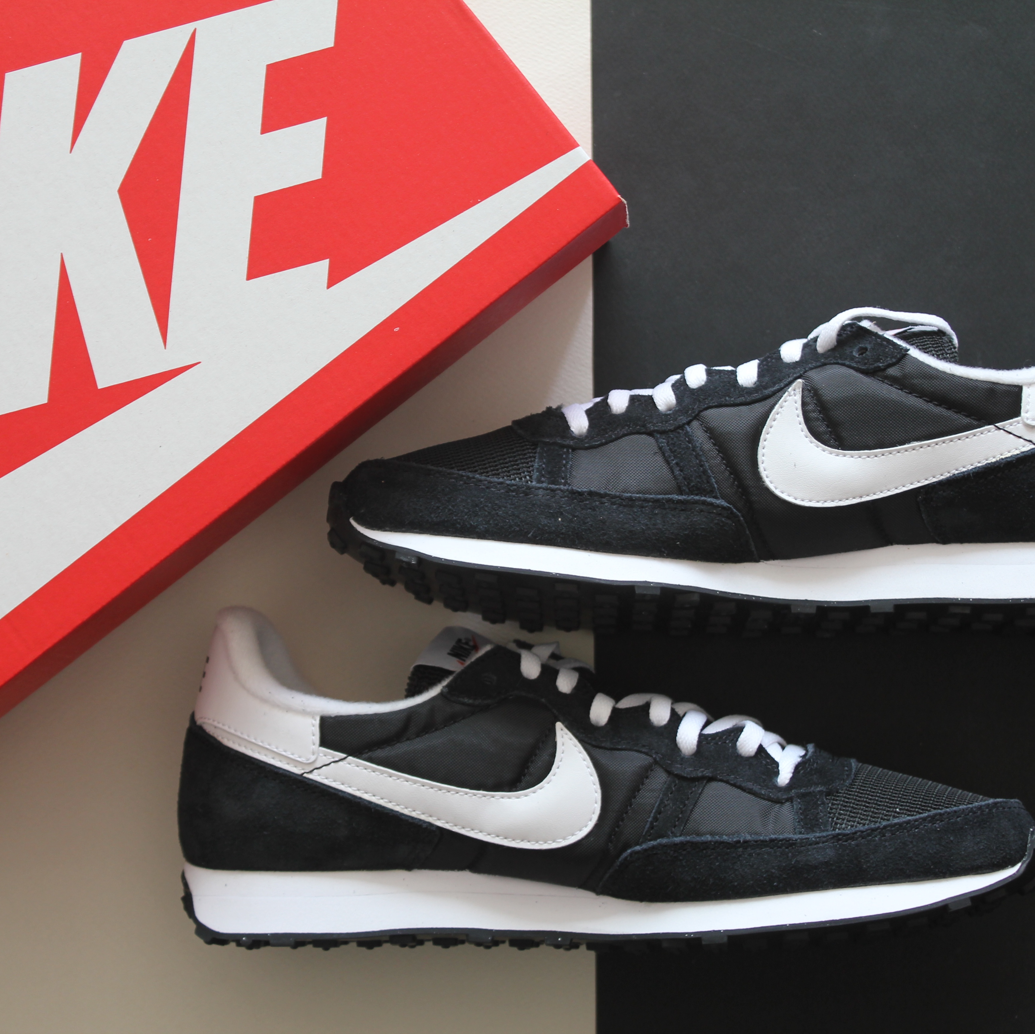 Nike Challenger OG Black White 착용 스타일 - 1