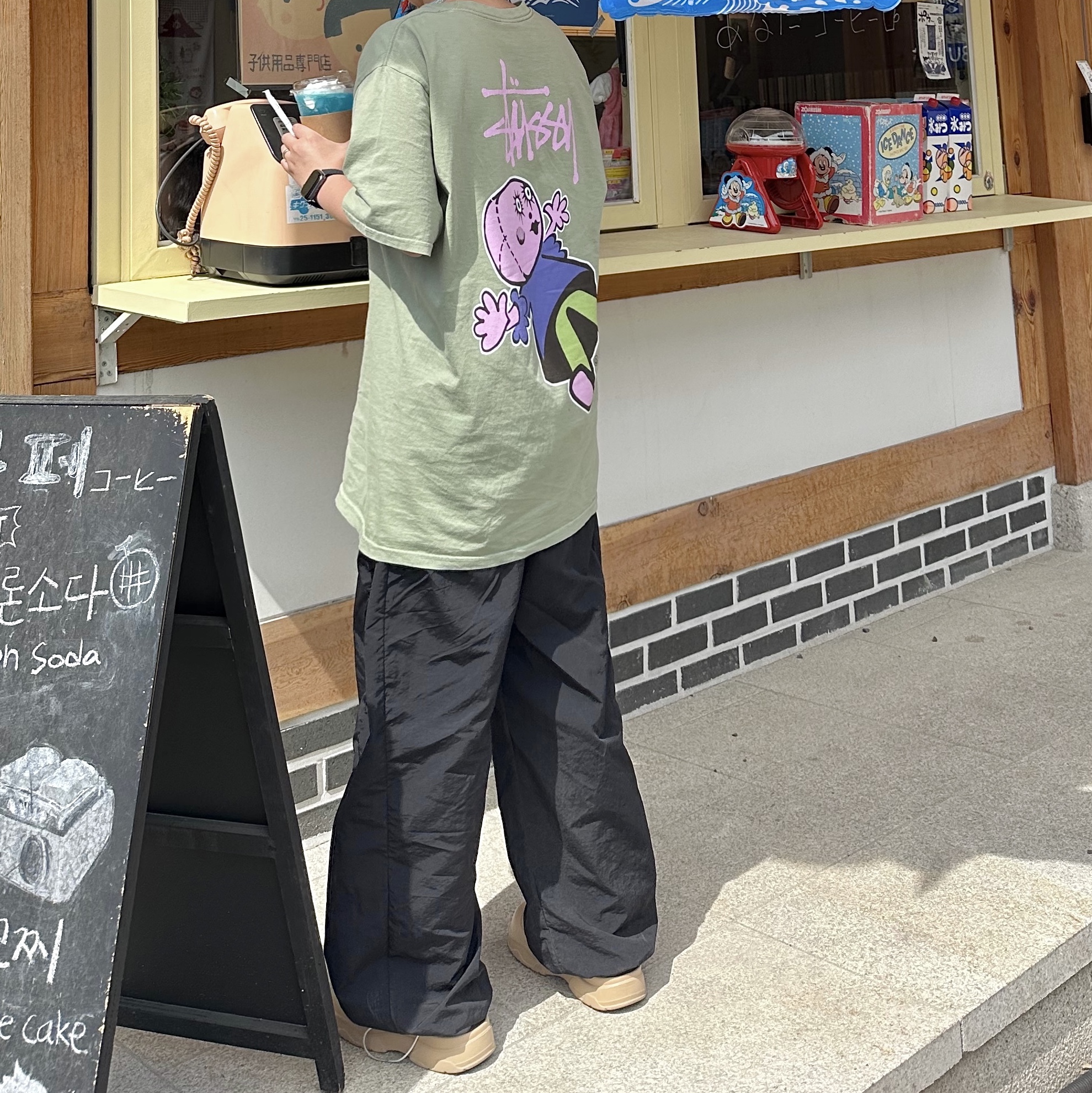 Stussy Dollie Pigment Dyed T-Shirt Artichoke 착용 스타일