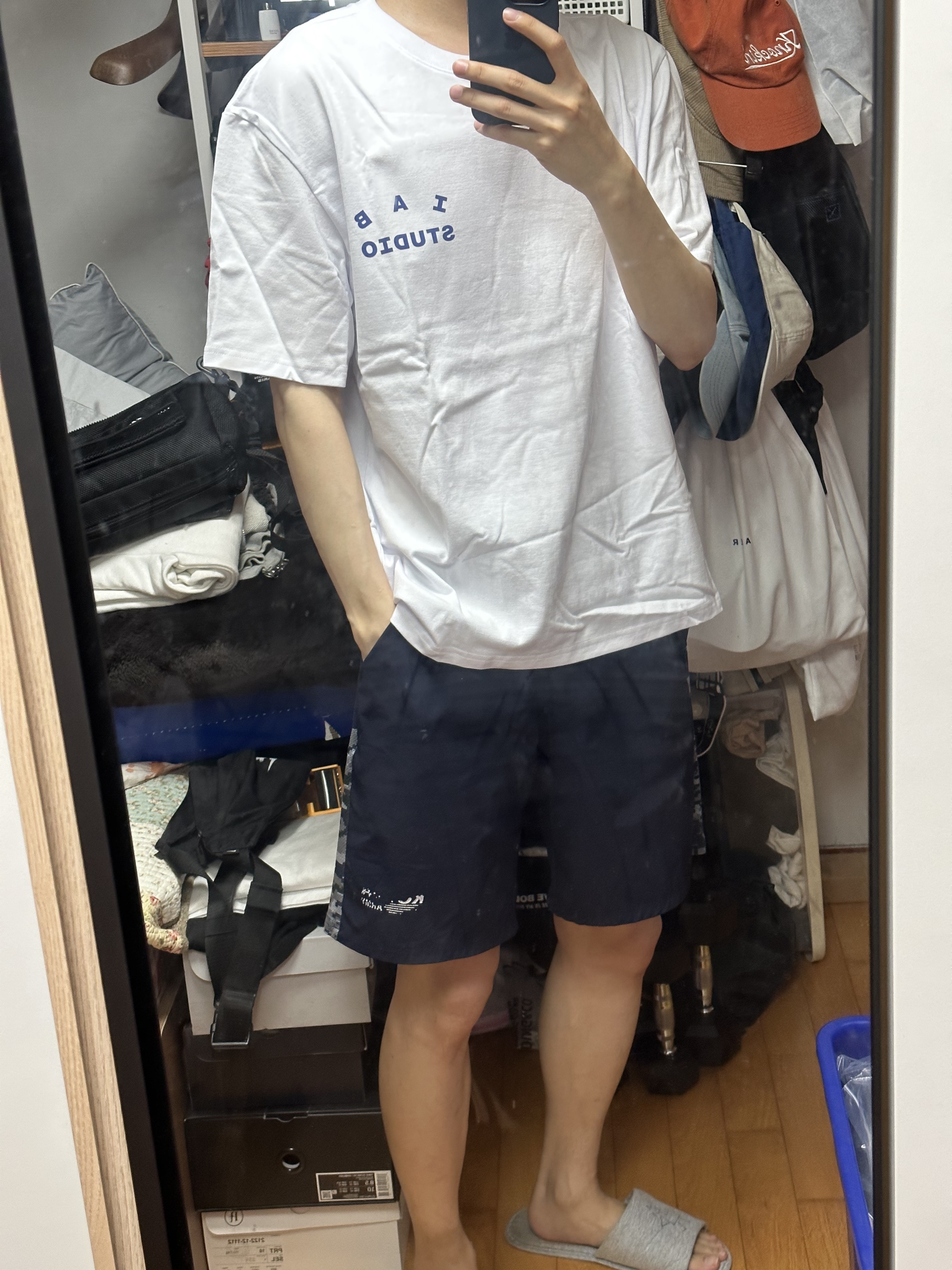 IAB Studio 10th Anniversary T-Shirts Pack White & Black (2 Pack), IAB Studio T-Shirt White Navy - 22FW 착용 스타일 - 2