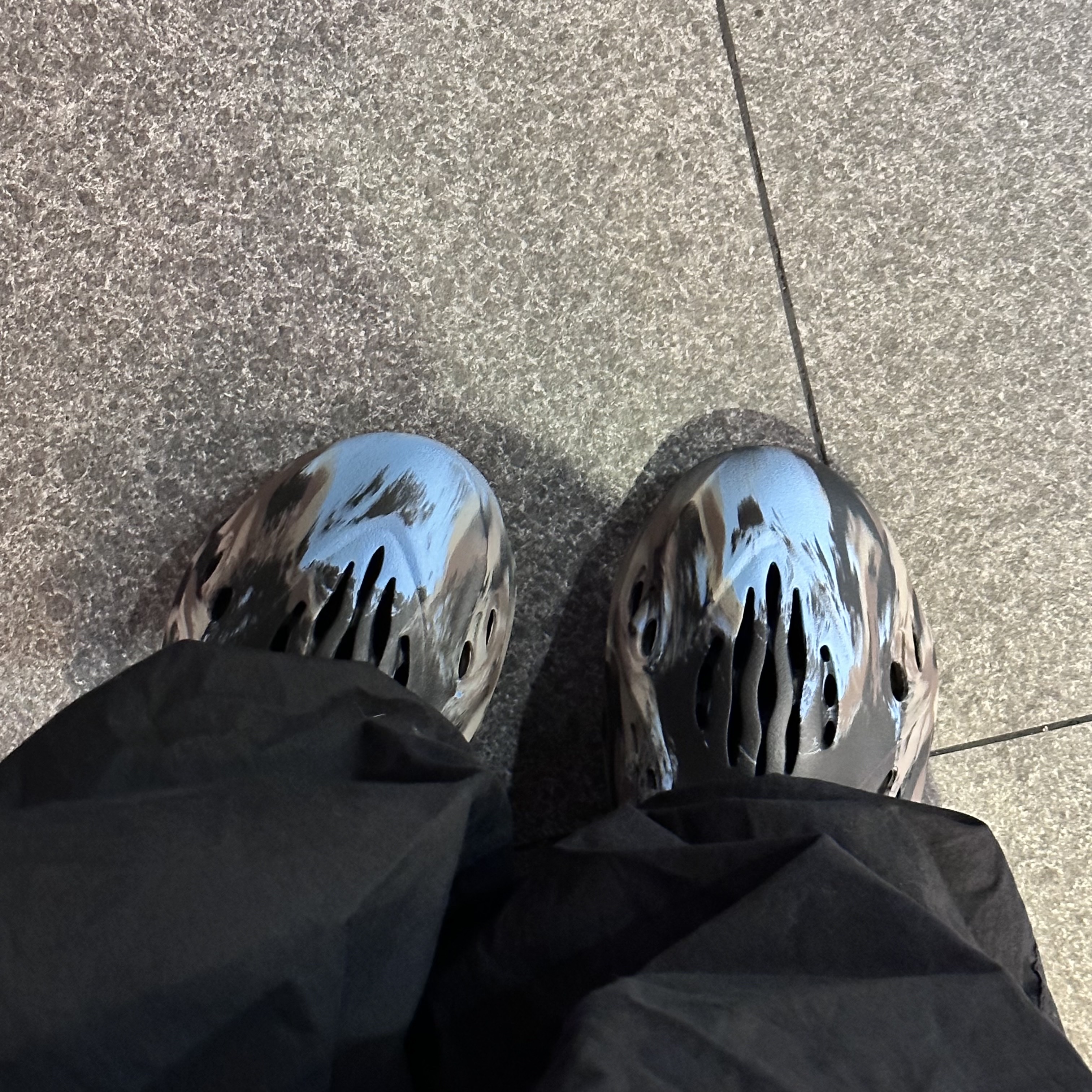 Adidas Yeezy Foam RNNR MX Cinder 착용 스타일