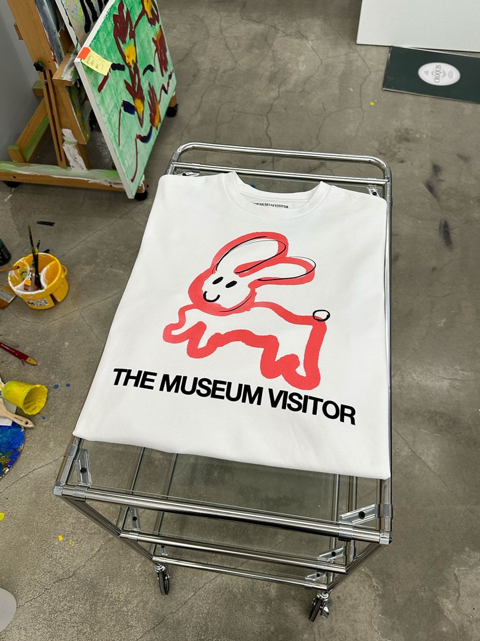 The Museum Visitor Rabbit Printed T-Shirt White - 23PS, The Museum Visitor Rabbit Printed T-Shirt Black - 23PS 착용 스타일 - 1