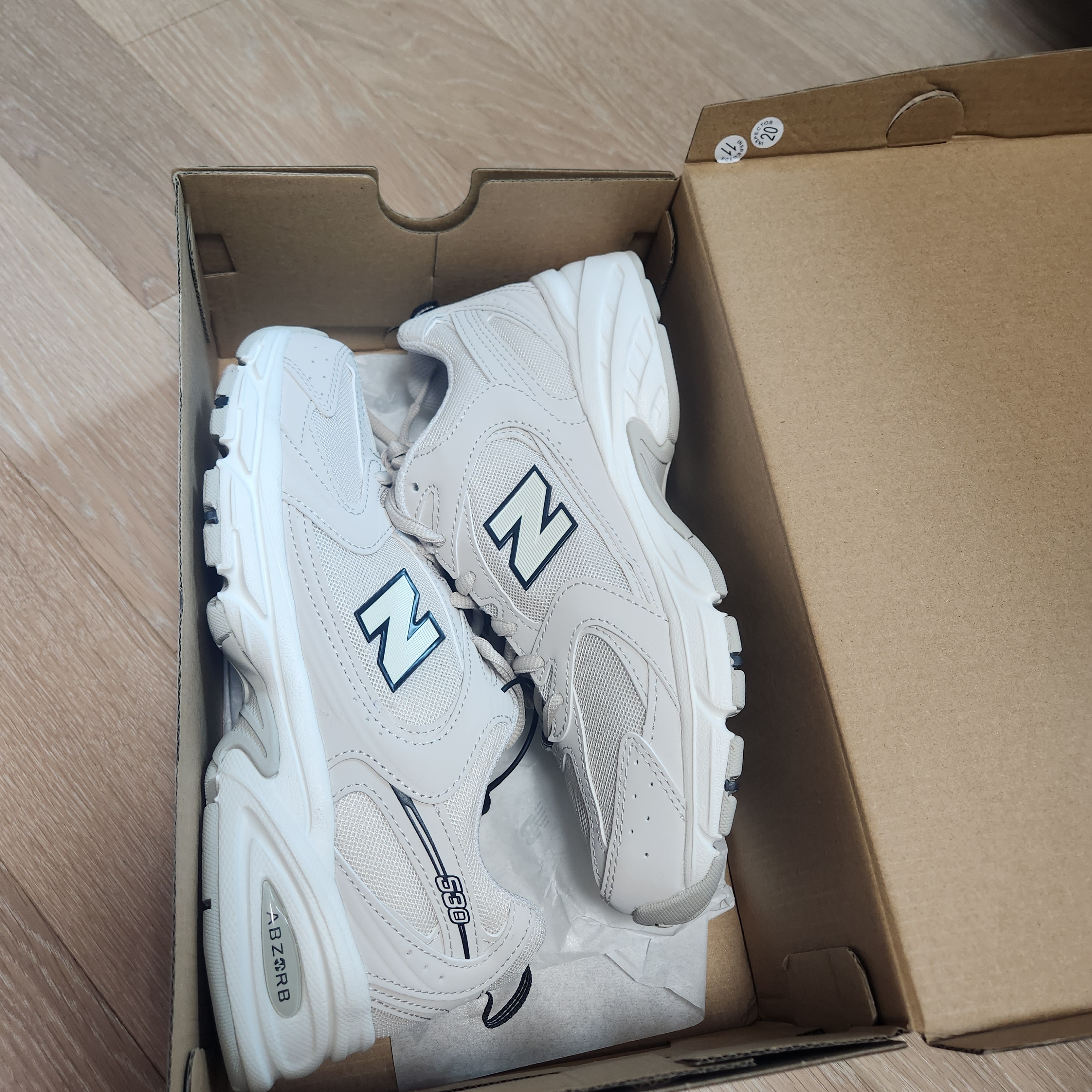 New Balance 530 Ivory 착용 스타일