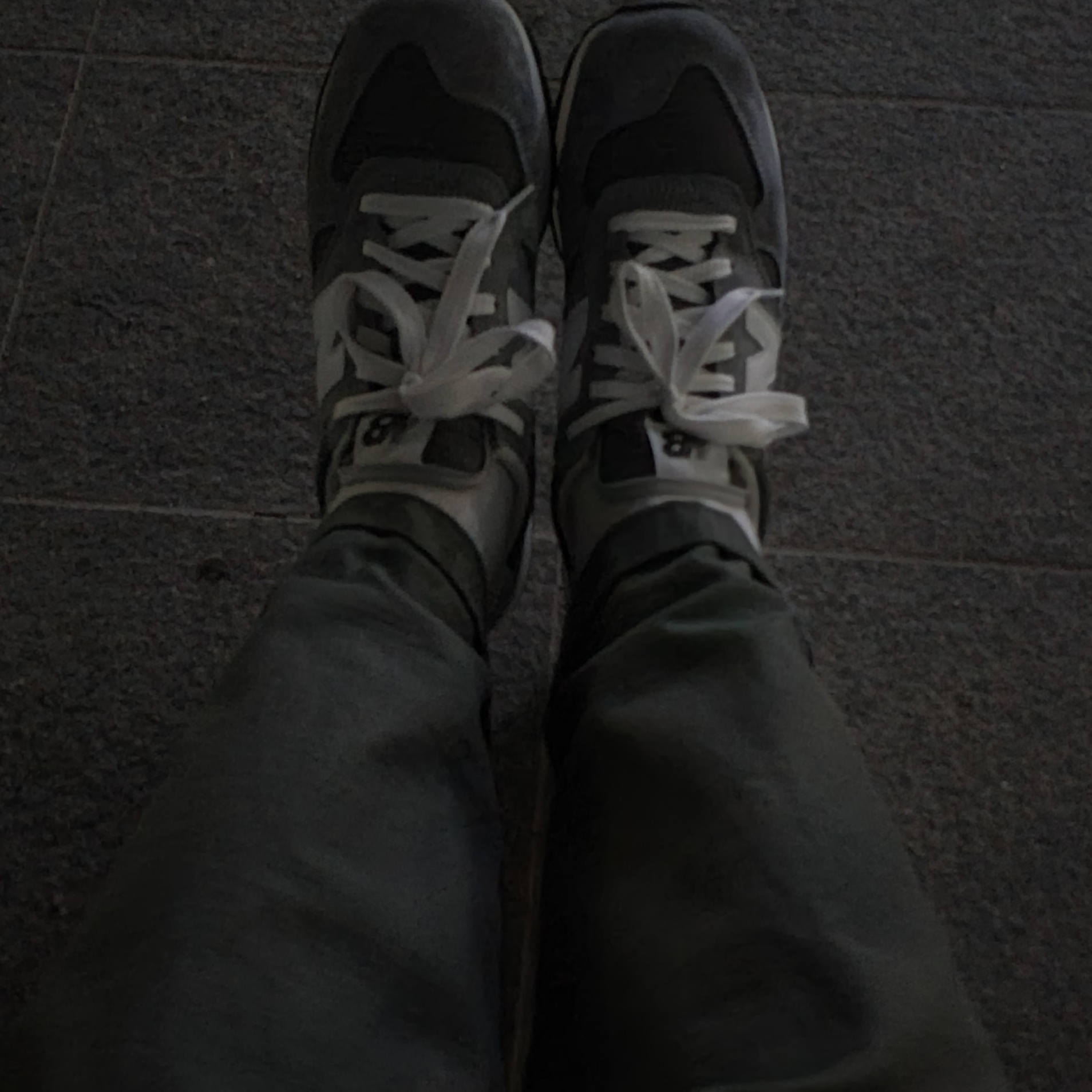 New Balance 990v1 Made in USA Grey White 착용 스타일 - 2