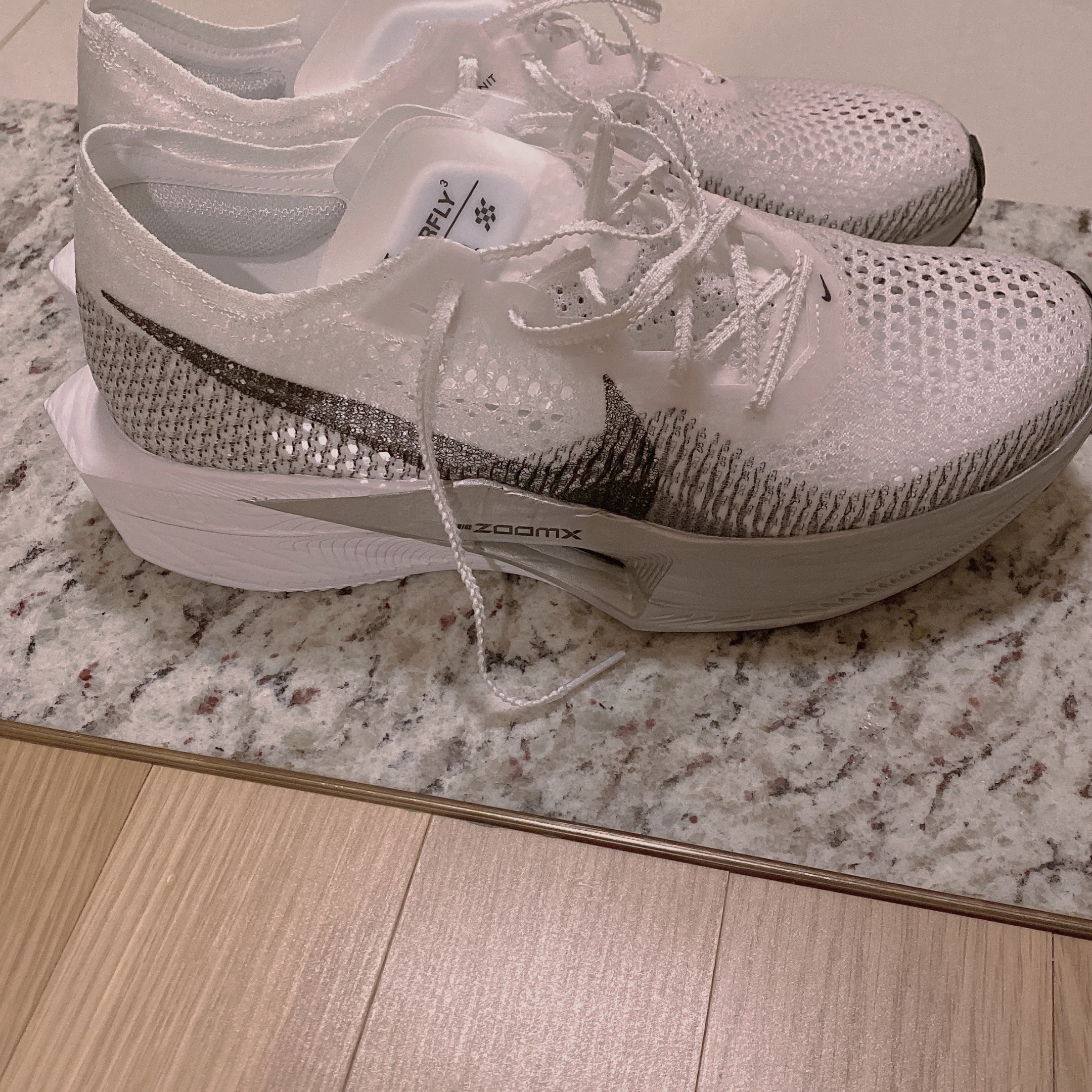 Nike ZoomX Vaporfly Next% 3 White Grey 착용 스타일 - 1