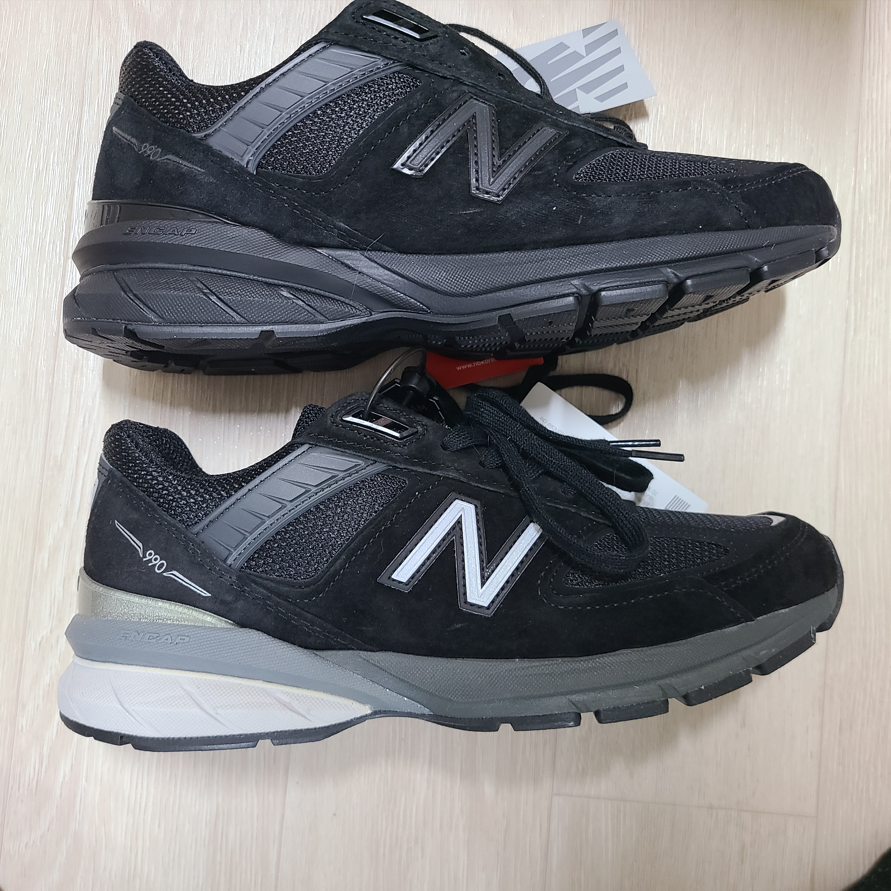 New Balance 990v5 Made in USA Black - D Standard, New Balance 990v5 Made in USA Triple Black - D Standard 착용 스타일 - 2