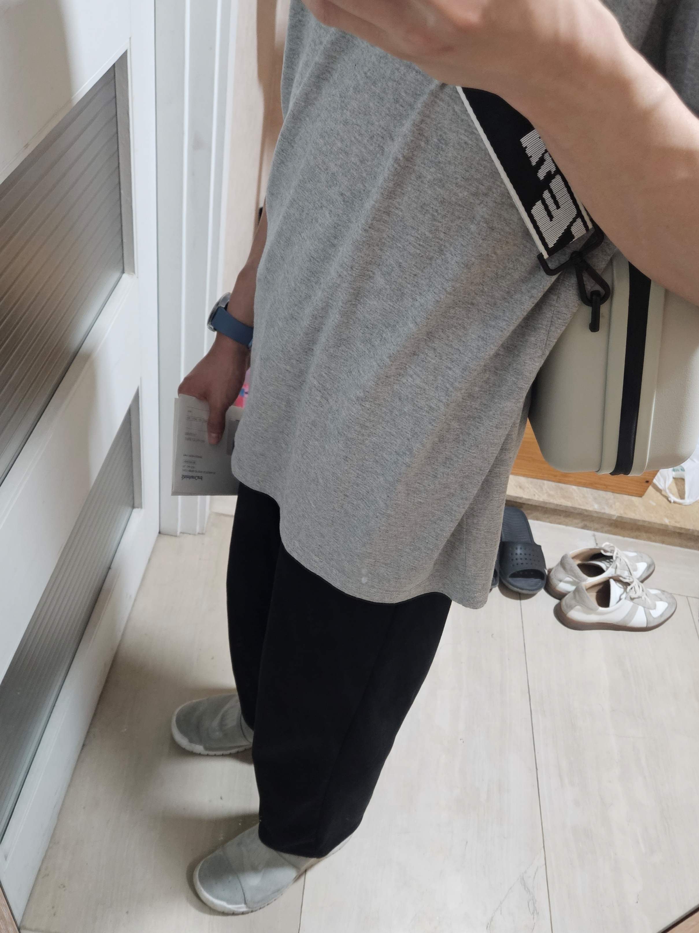 Off-White x Amore Pacific Protection Box (Without Cosmetics) 착용 스타일