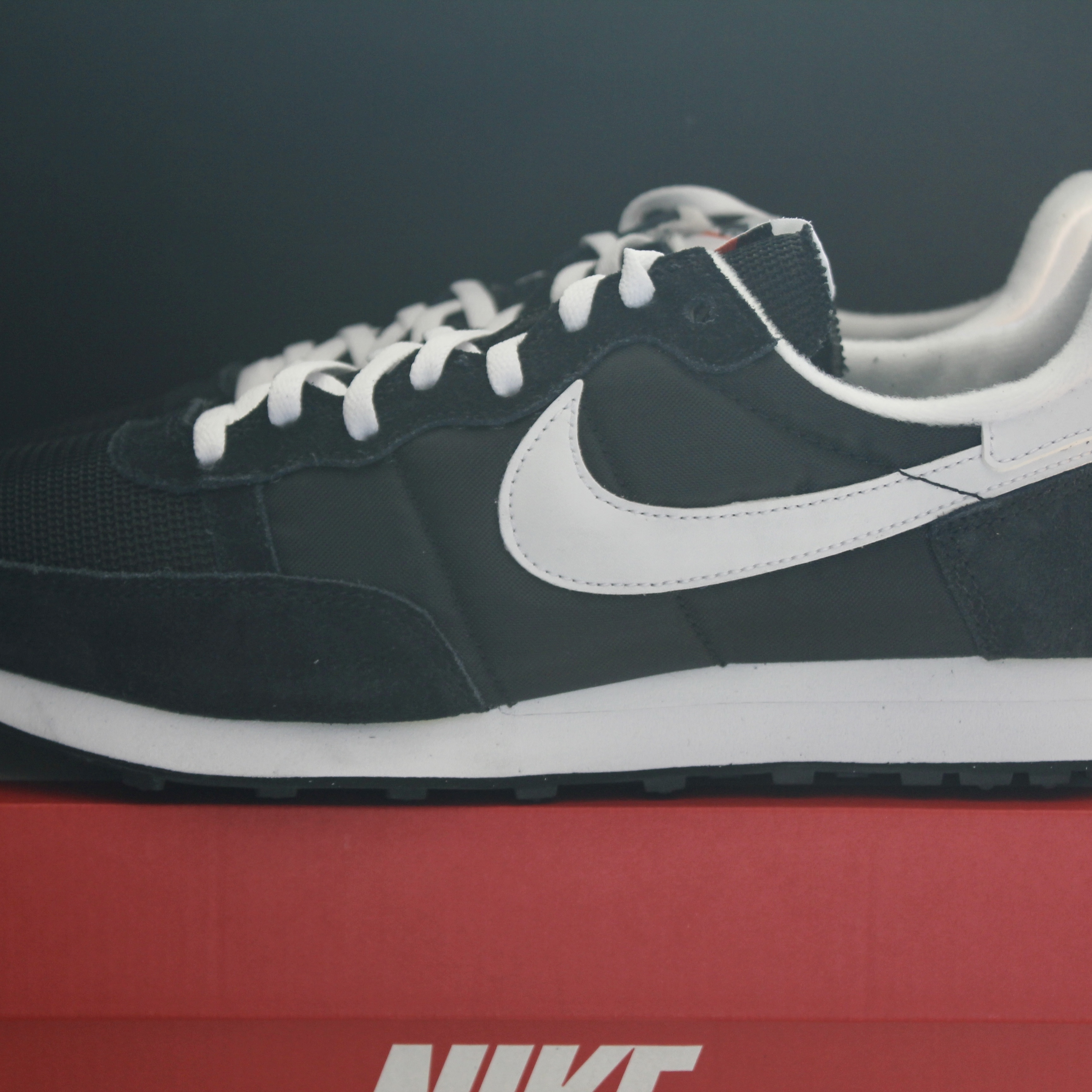 Nike Challenger OG Black White 착용 스타일 - 3