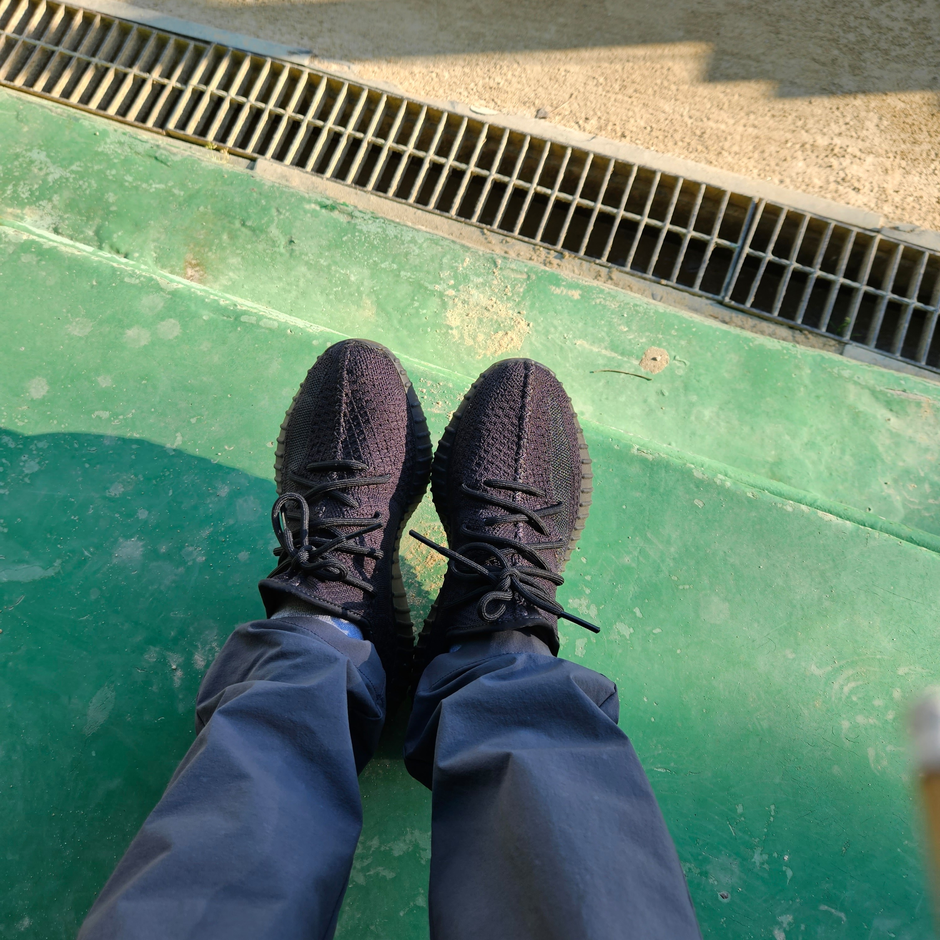 Adidas Yeezy Boost 350 V2 Onyx 착용 스타일