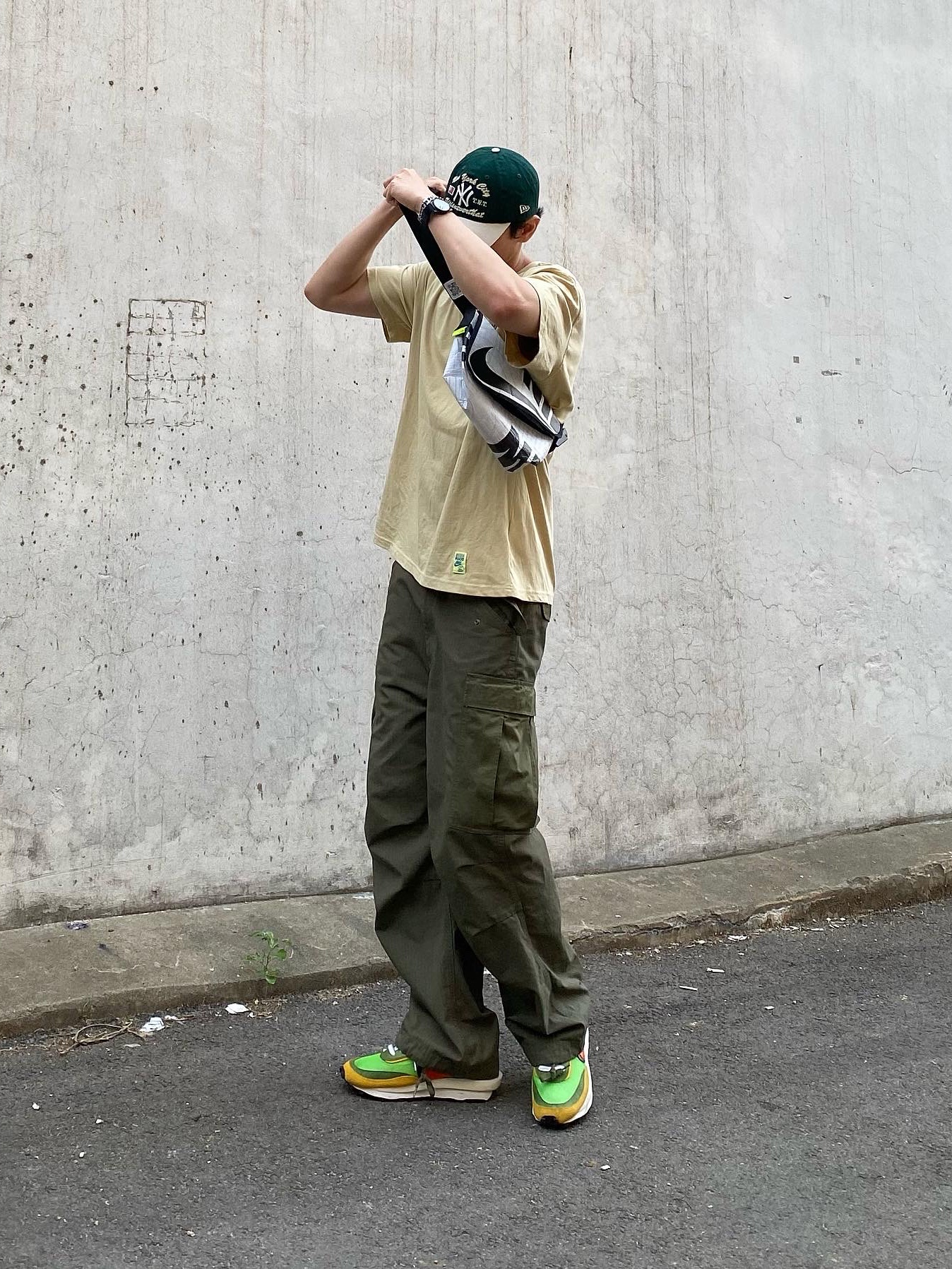 Nike x Sacai LDWaffle Green Multi 착용 스타일 - 5