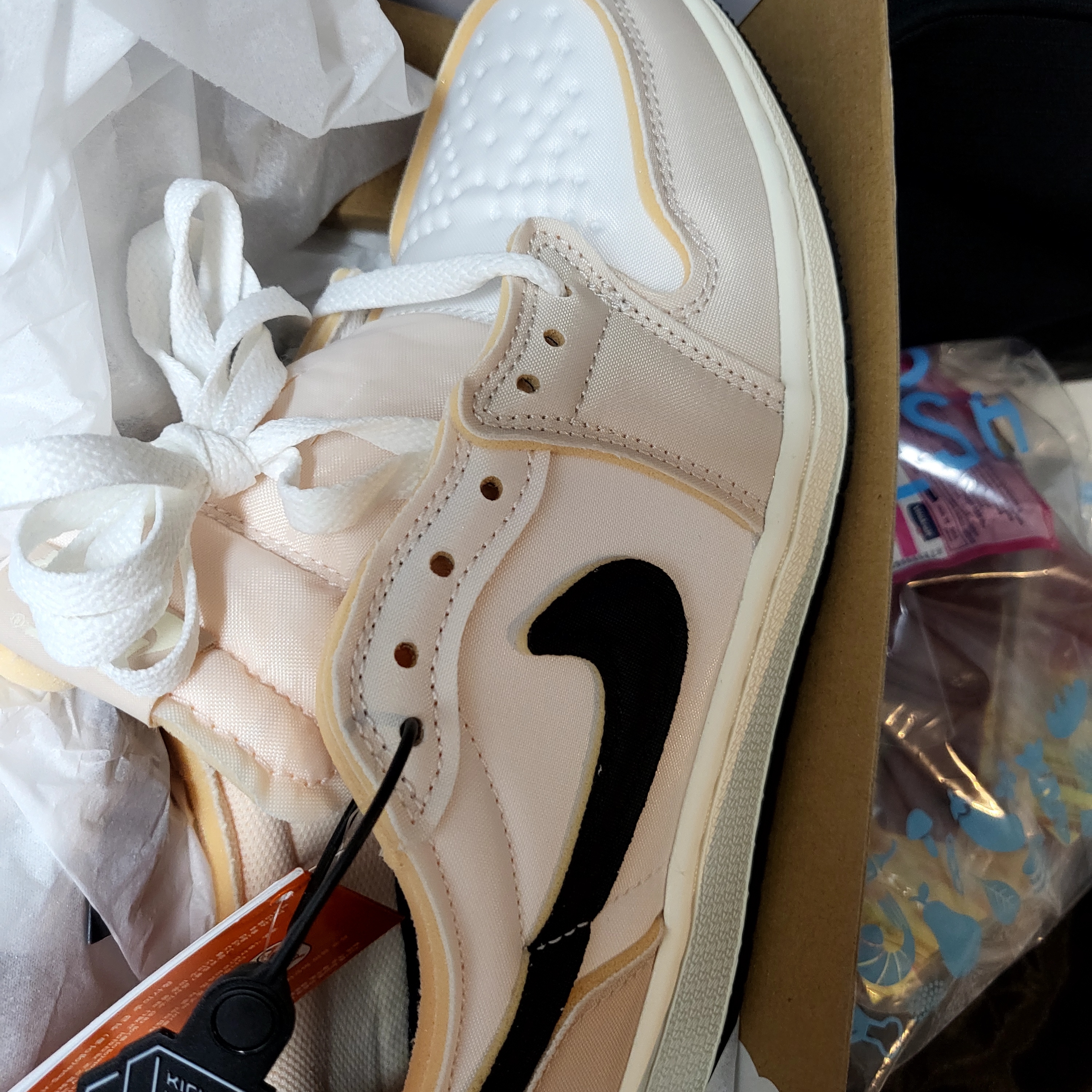 Jordan 1 Retro Low OG EX White and Coconut Milk 착용 스타일 - 2