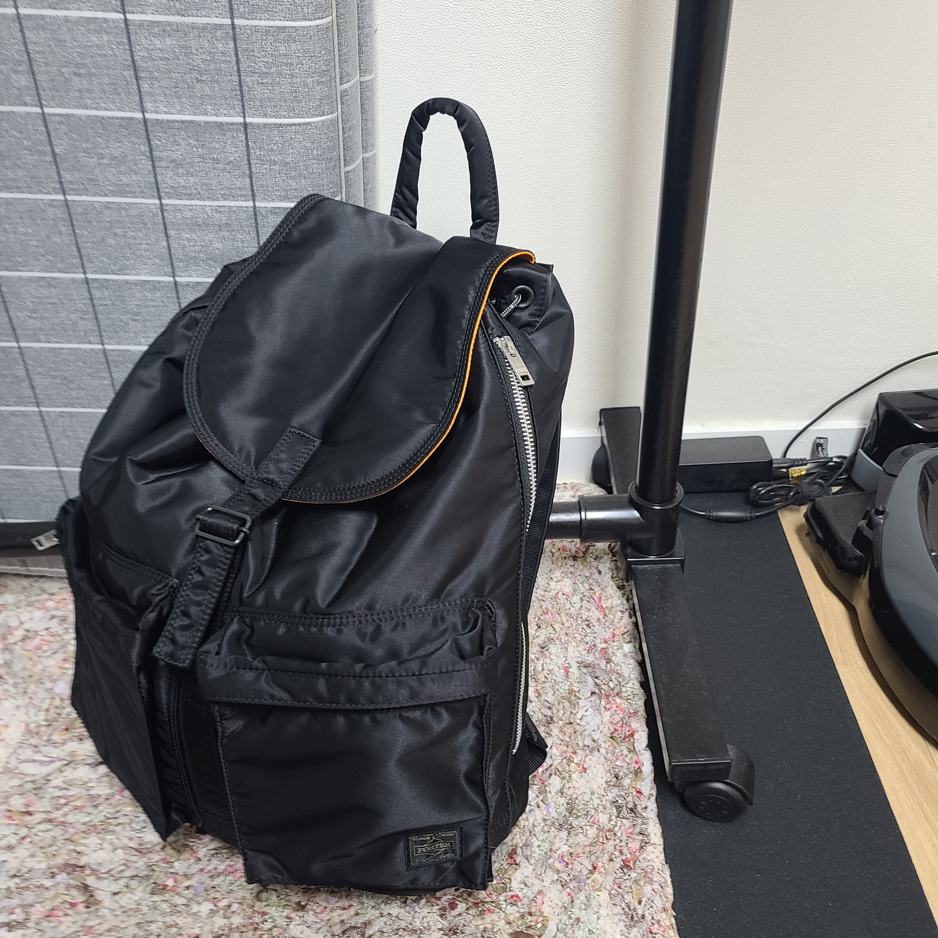 Porter Tanker Backpack Black 착용 스타일