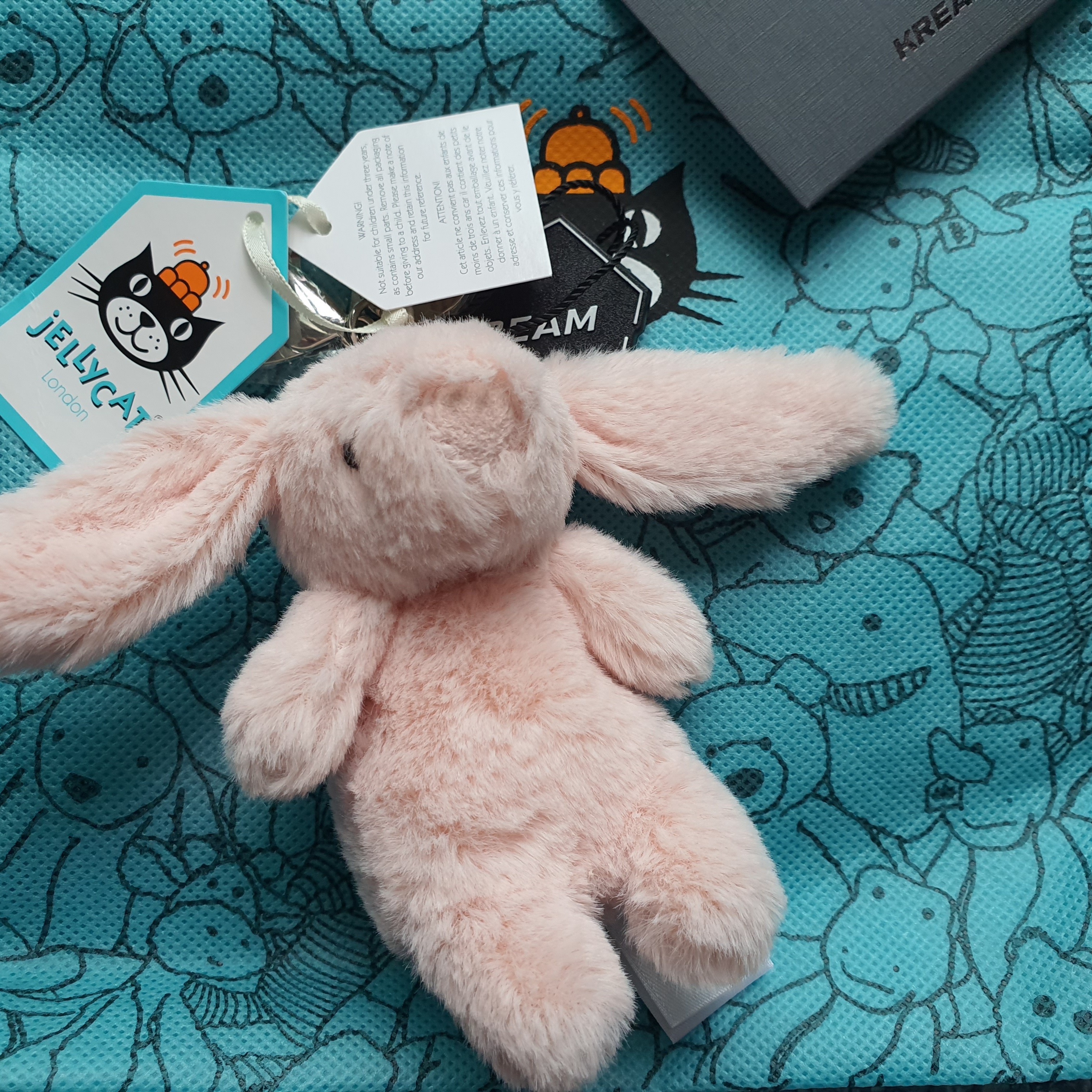 Jellycat Bashful Bunny Bag Charm Blush 착용 스타일 - 1